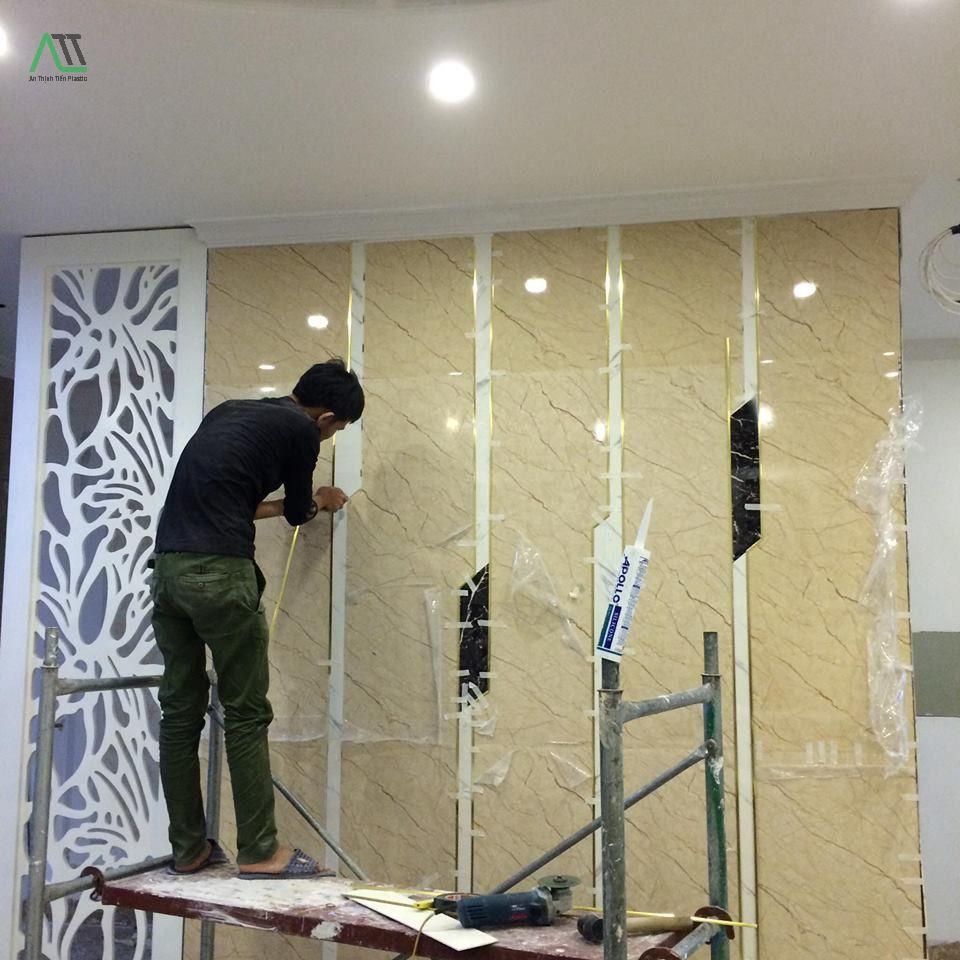 thi công tấm nhựa giả đá