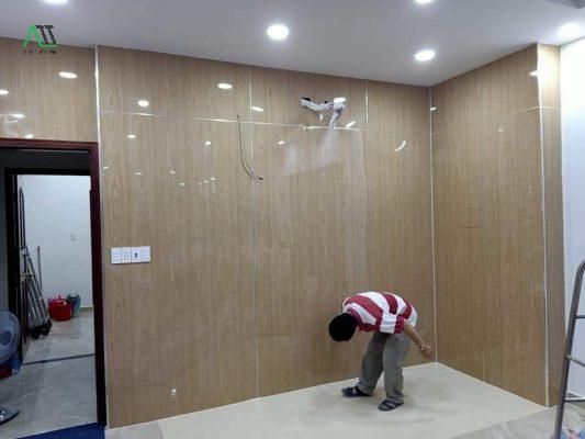 thi công tấm ốp nhựa giả đá