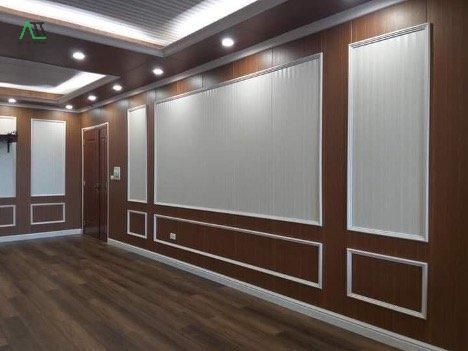 thi công tấm ốp nhựa giả đá