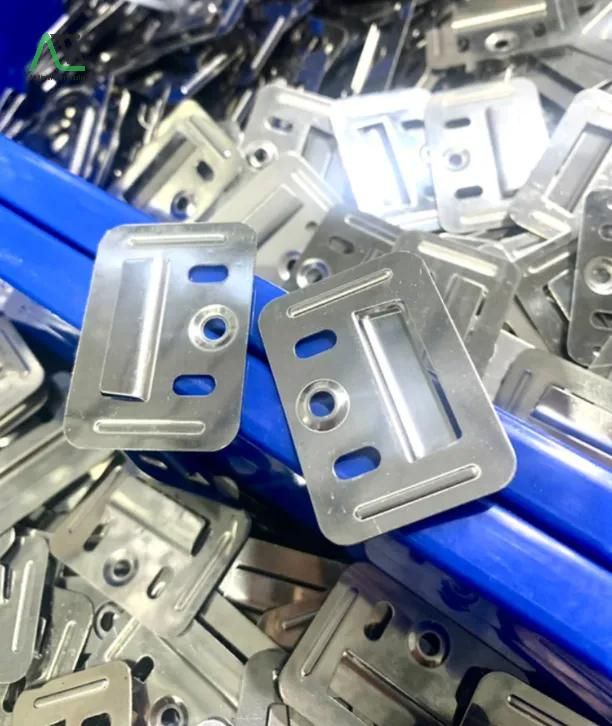 thi công tấm ốp nhựa hèm khóa