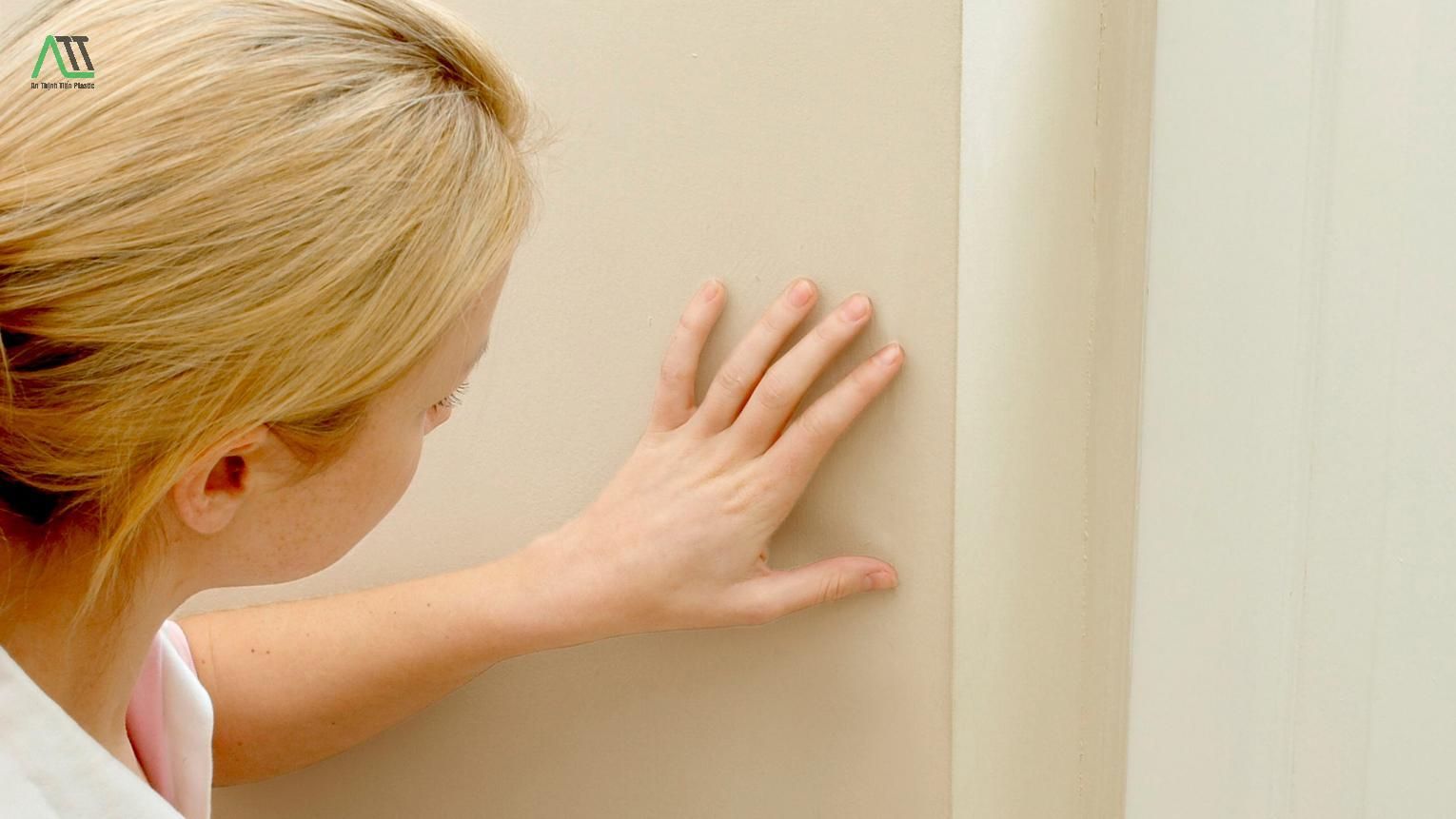 thi công tấm ốp nhựa hèm khóa