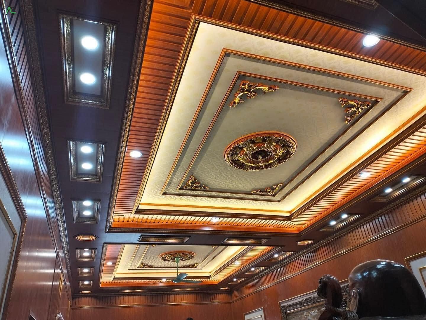 trần nhựa là gì