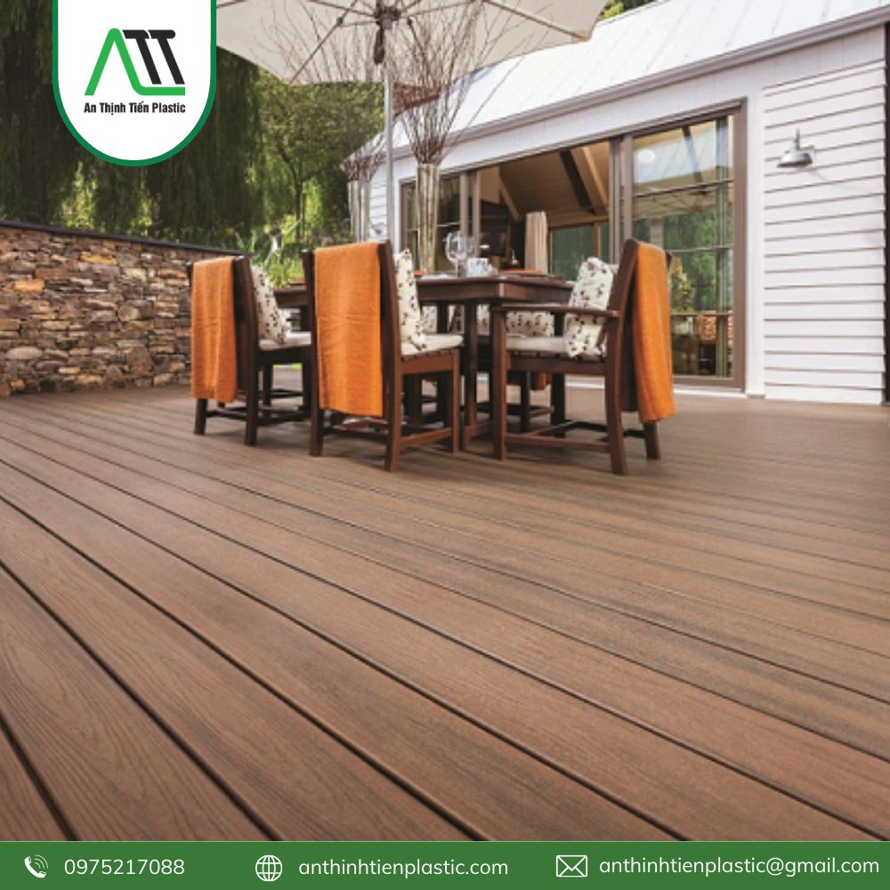 vệ sinh sàn gỗ nhựa ngoài trời