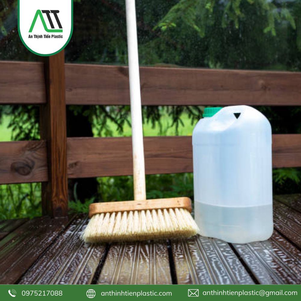 vệ sinh sàn gỗ nhựa ngoài trời