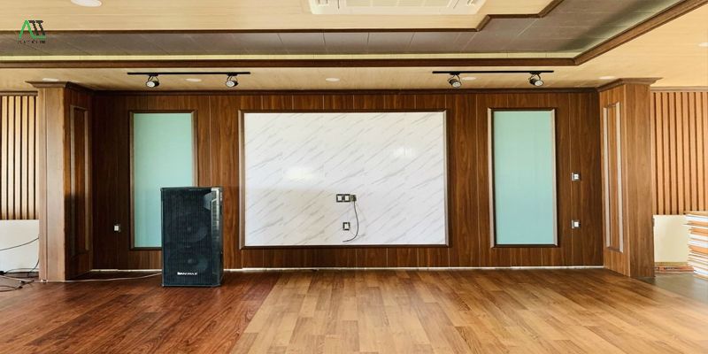 vệ sinh tấm nhựa giả gỗ ốp tường