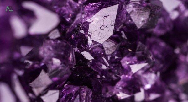 ý nghĩa của màu tím