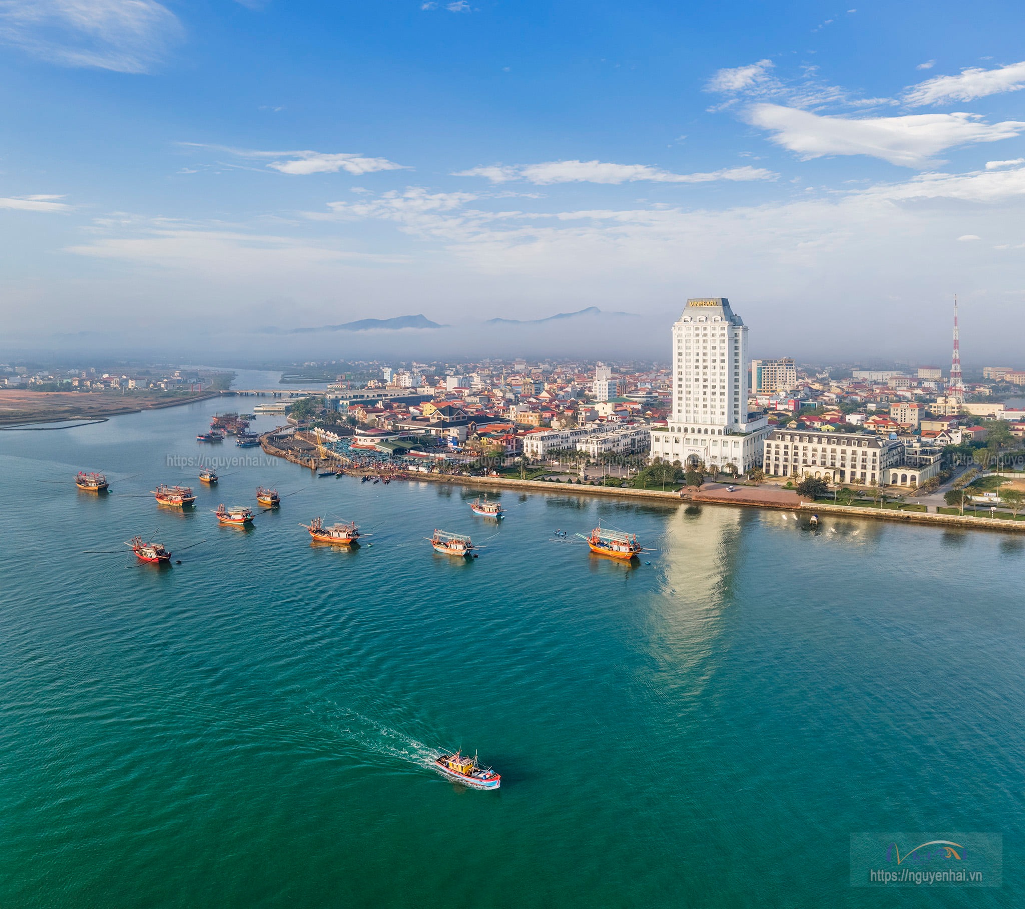 Phường Đông Hới bên dòng sông Nhật Lệ