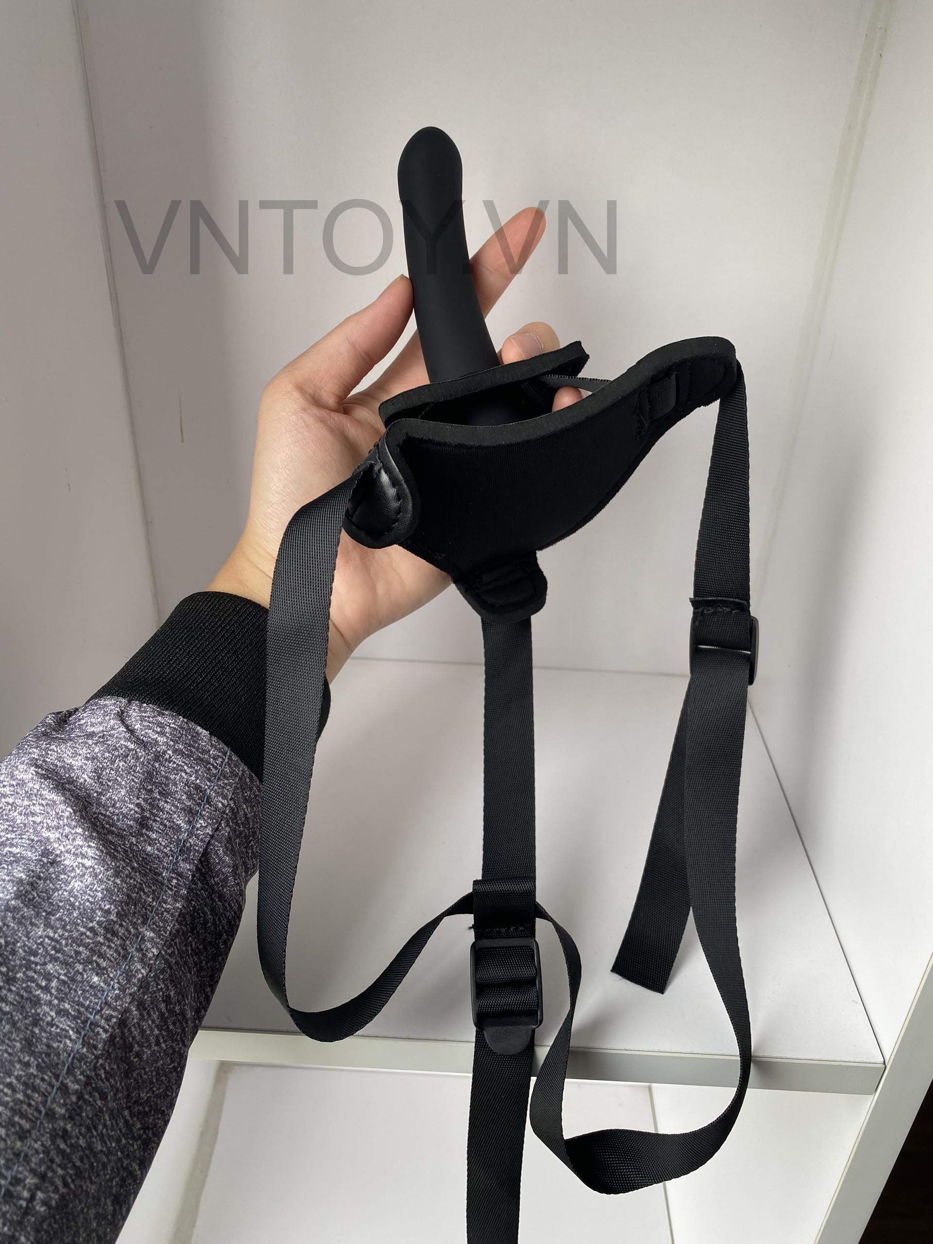 Dương vật giả cong có đai đeo