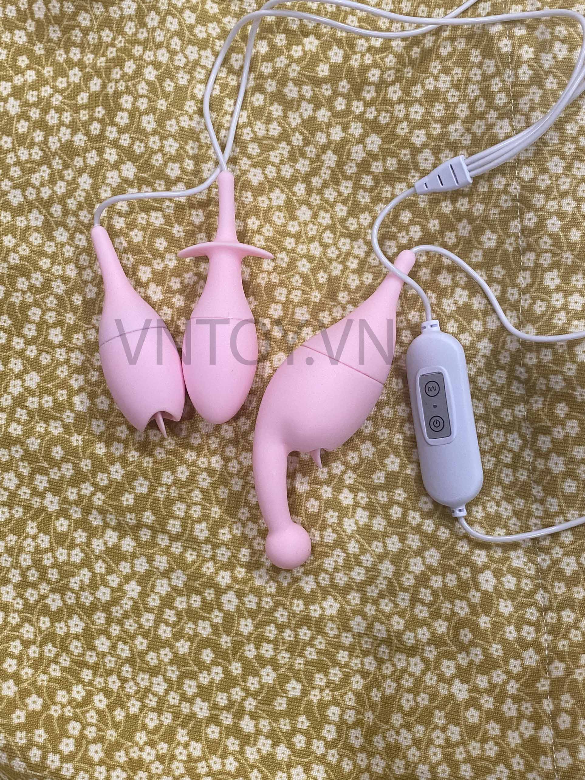 Trứng rung tình yêu 3 đầu lưỡi liếm gắn hậu môn