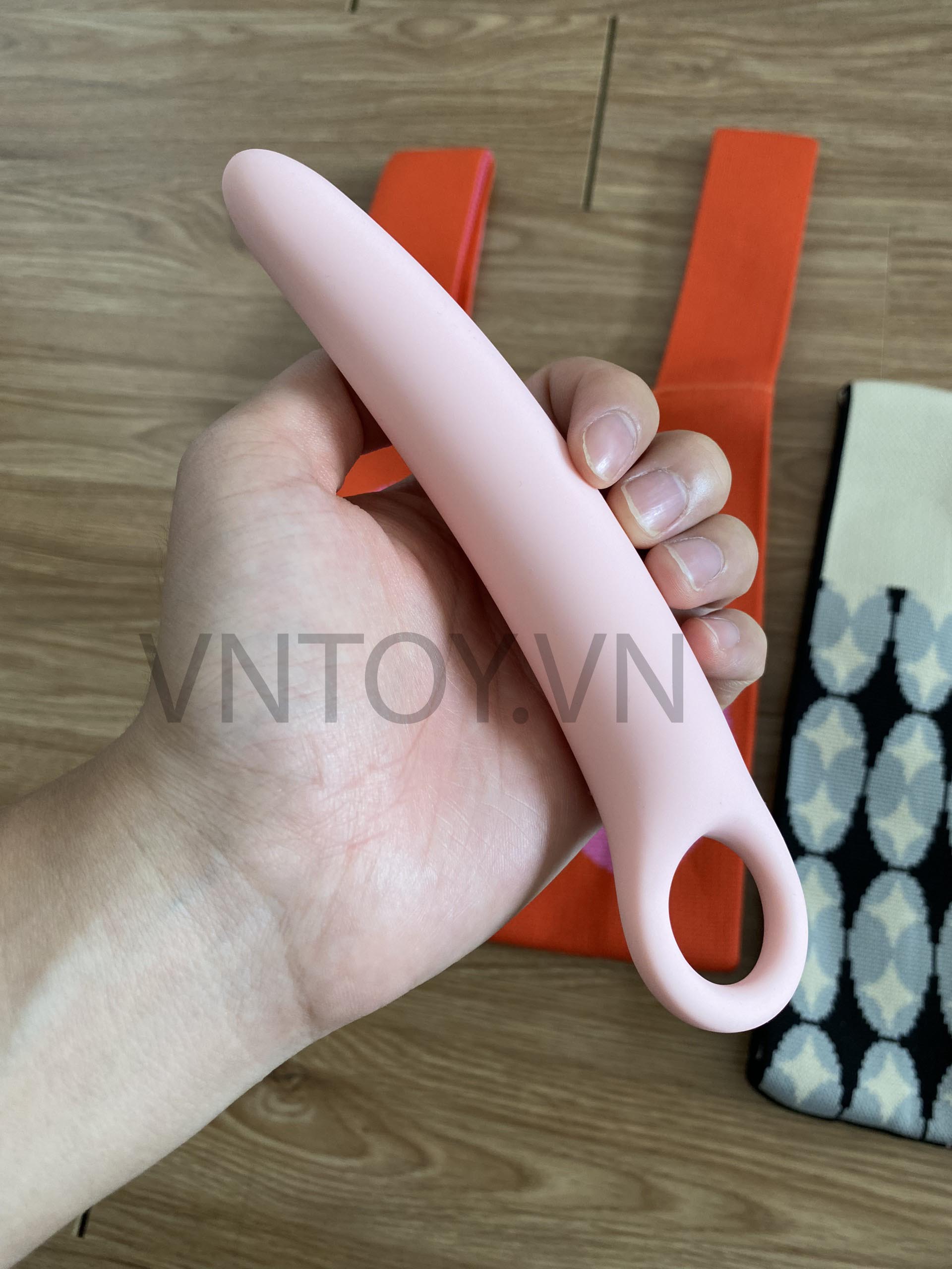 Dụng cụ cắm hậu môn hình lưỡi liềm