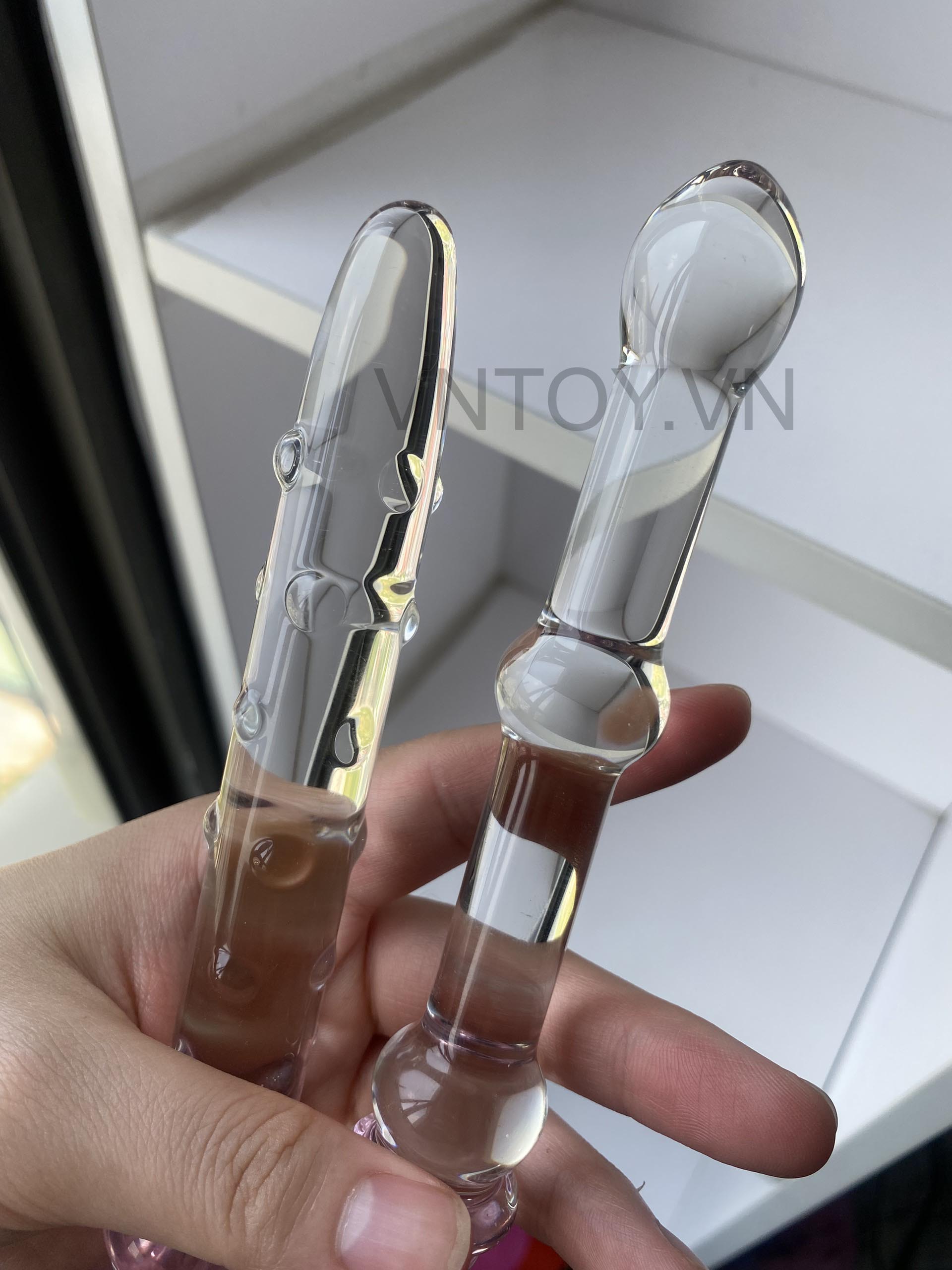 Dụng cụ gắn hậu môn trong suốt chất liệu thủy tinh