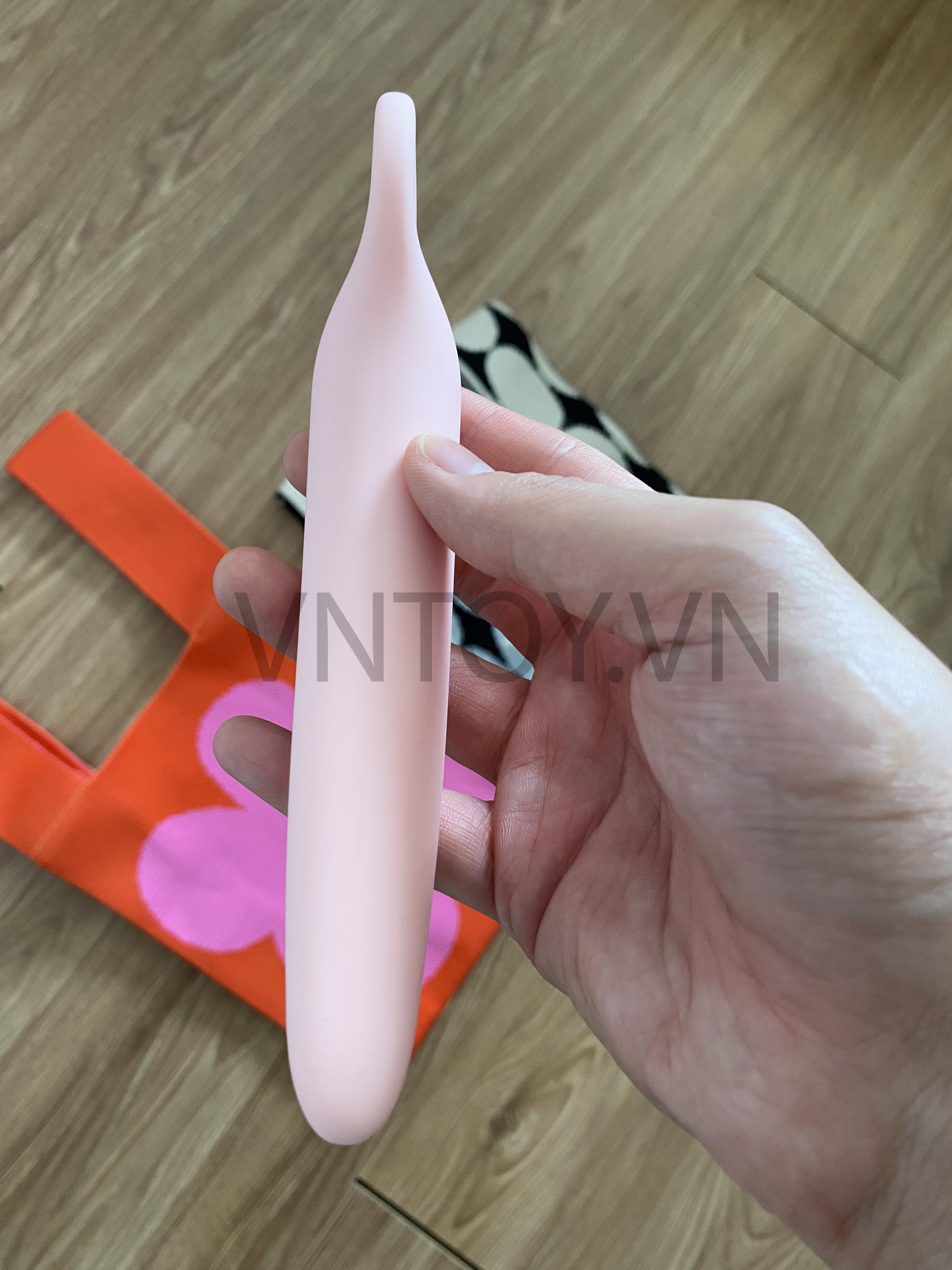 Dụng cụ cắm hậu môn hình lưỡi liềm