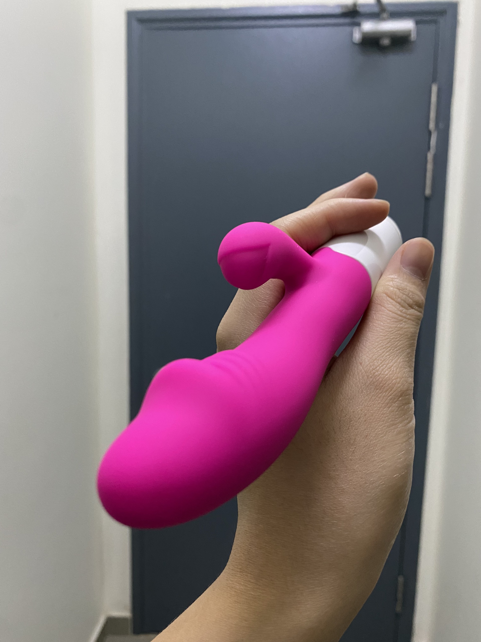 Dương Vật Giả Silicon Rung 12 Chế Độ – Rẽ Nhánh, Sạc Pin: Cuộc Cách Mạng Trong Thế Giới Đồ Chơi Tình Dục