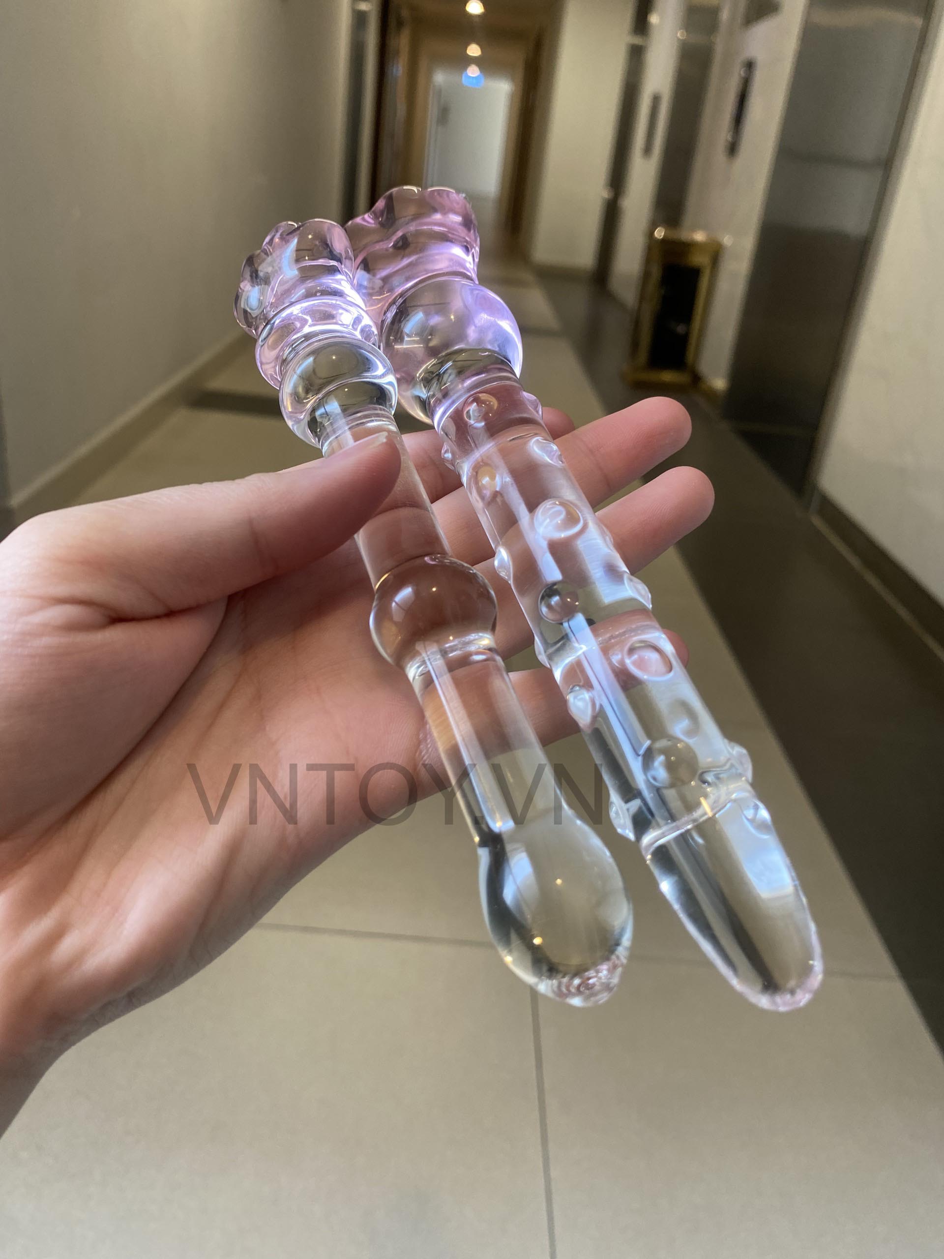 Dụng cụ gắn hậu môn trong suốt chất liệu thủy tinh