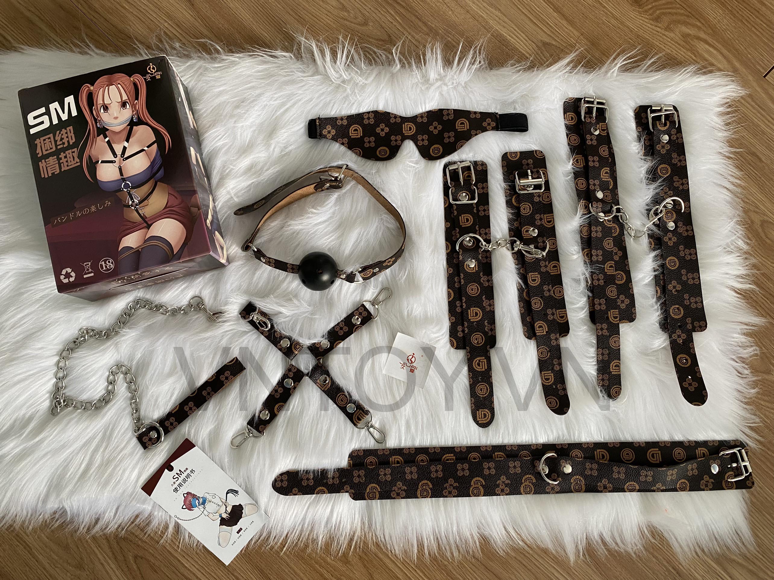 Đồ chơi bạo dâm 7 món BDSM phong cách LV