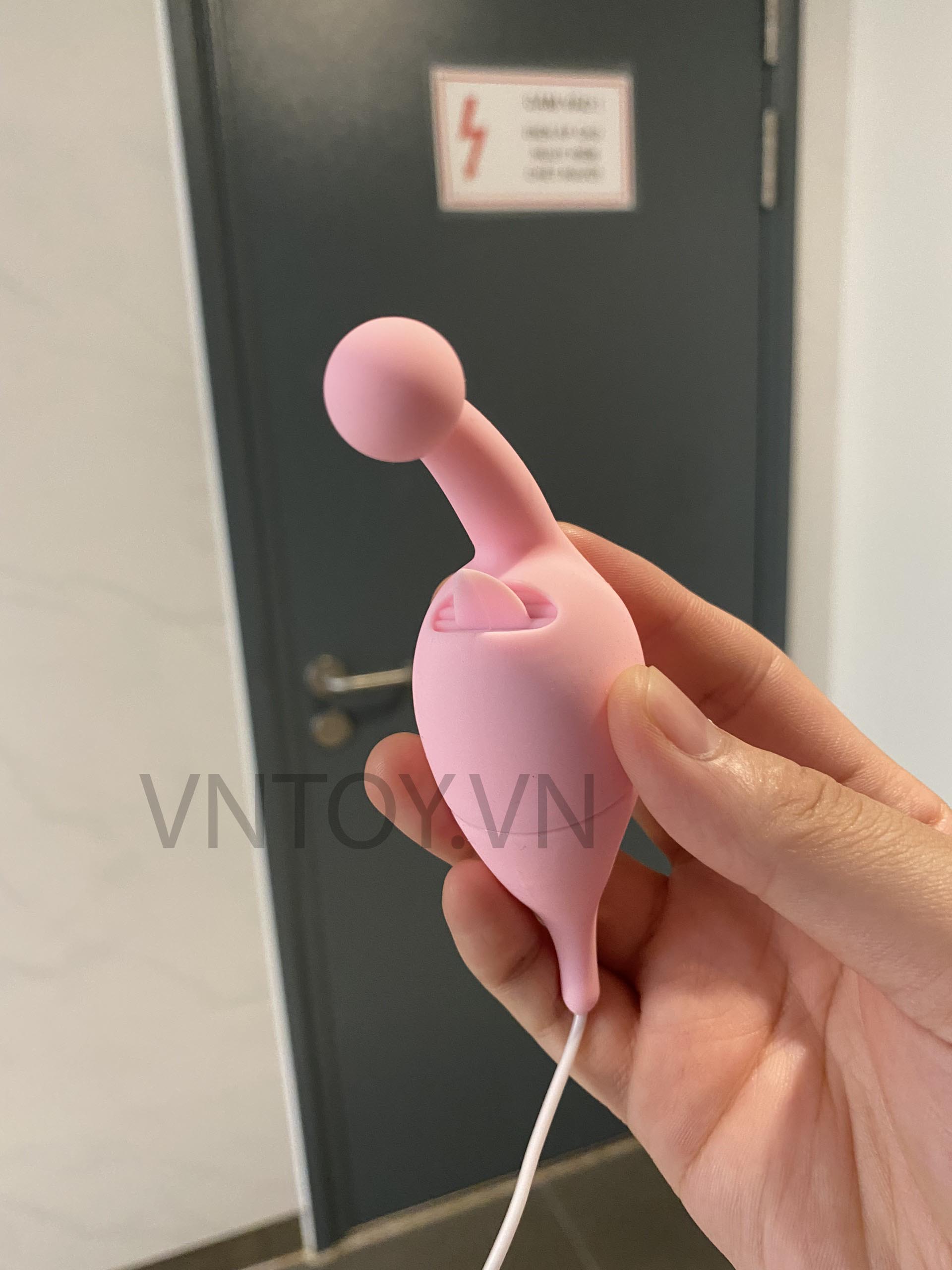 Trứng rung tình yêu 3 đầu lưỡi liếm gắn hậu môn