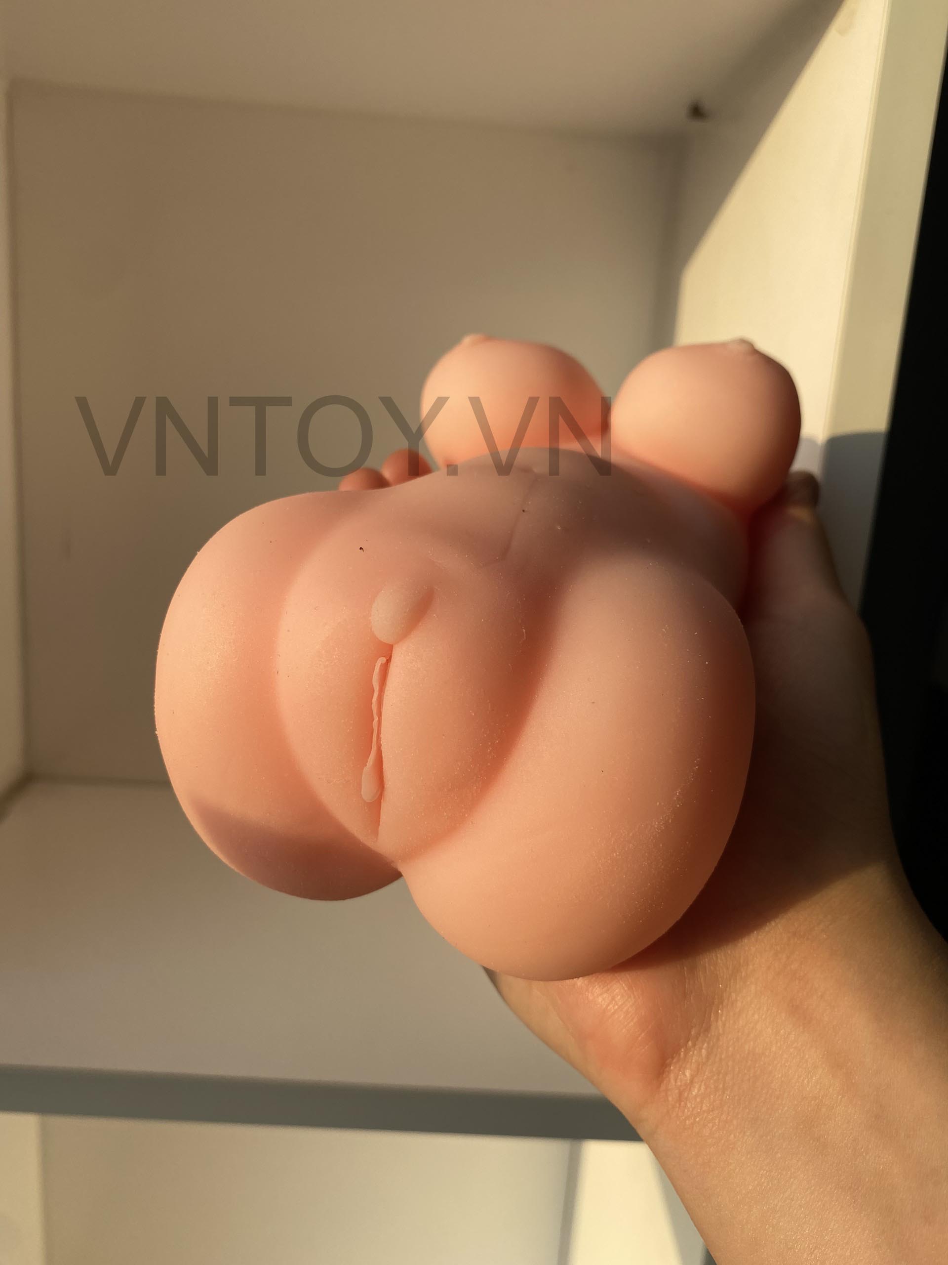 Âm đạo giả cầm tay có vú