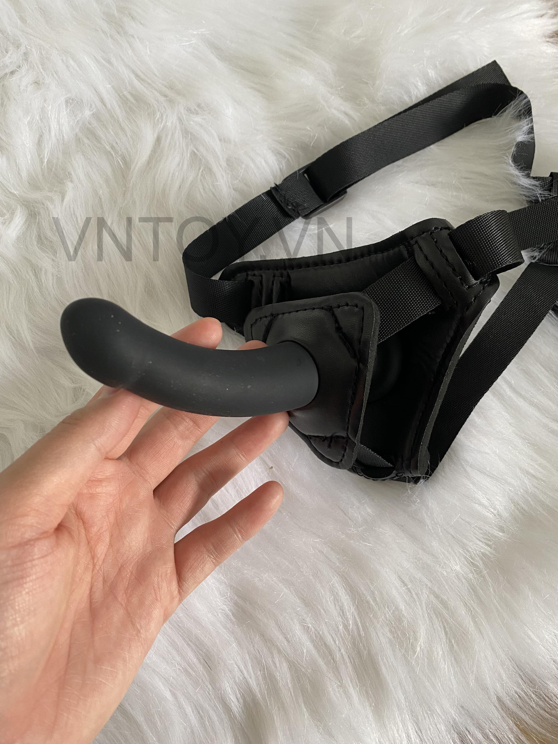 Dương vật giả cong có đai đeo