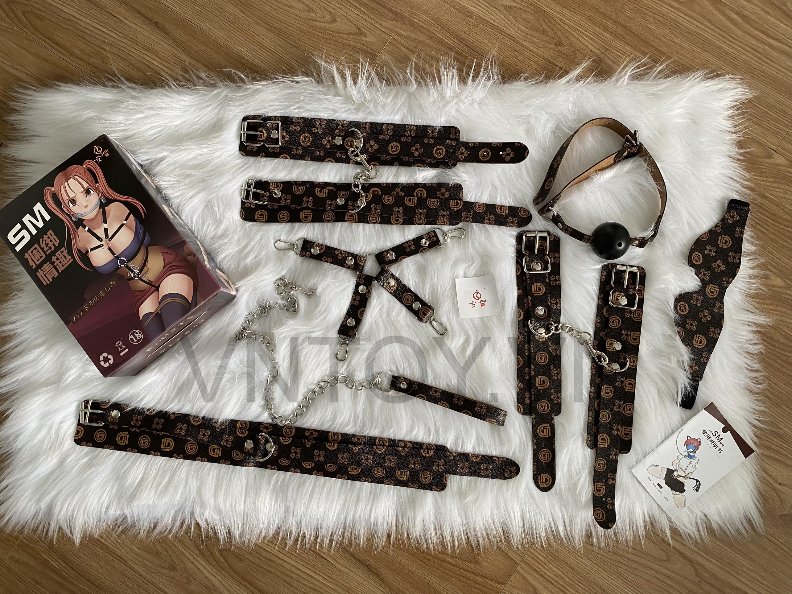 Đồ chơi bạo dâm 7 món BDSM phong cách LV