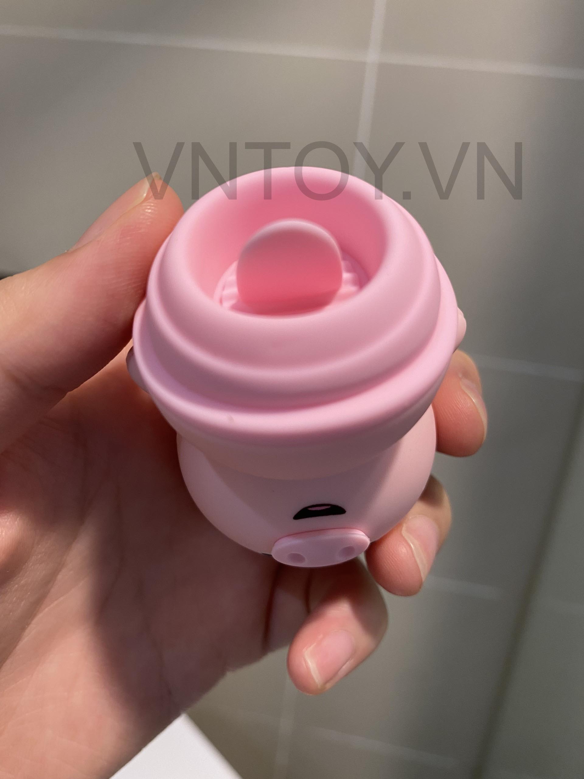 Lưỡi liếm con heo ngụy trang massage điểm G hột le nhũ hoa