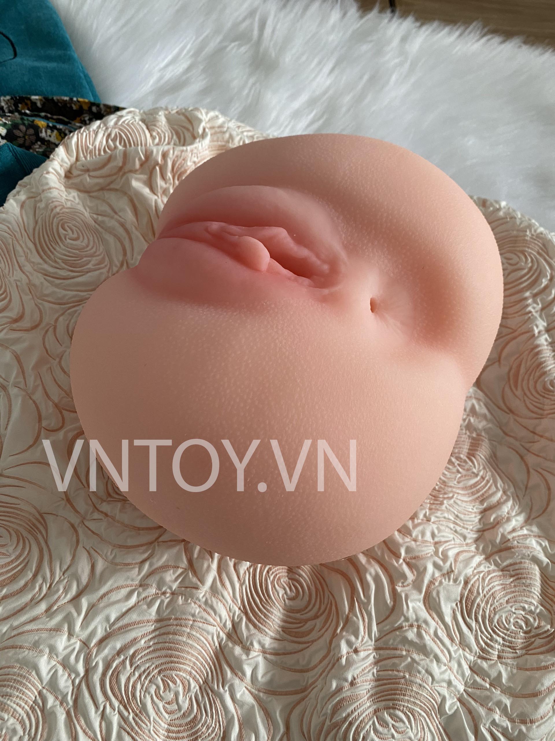 Âm đạo giả cỡ lớn tư thế ngửa bím múp rụp