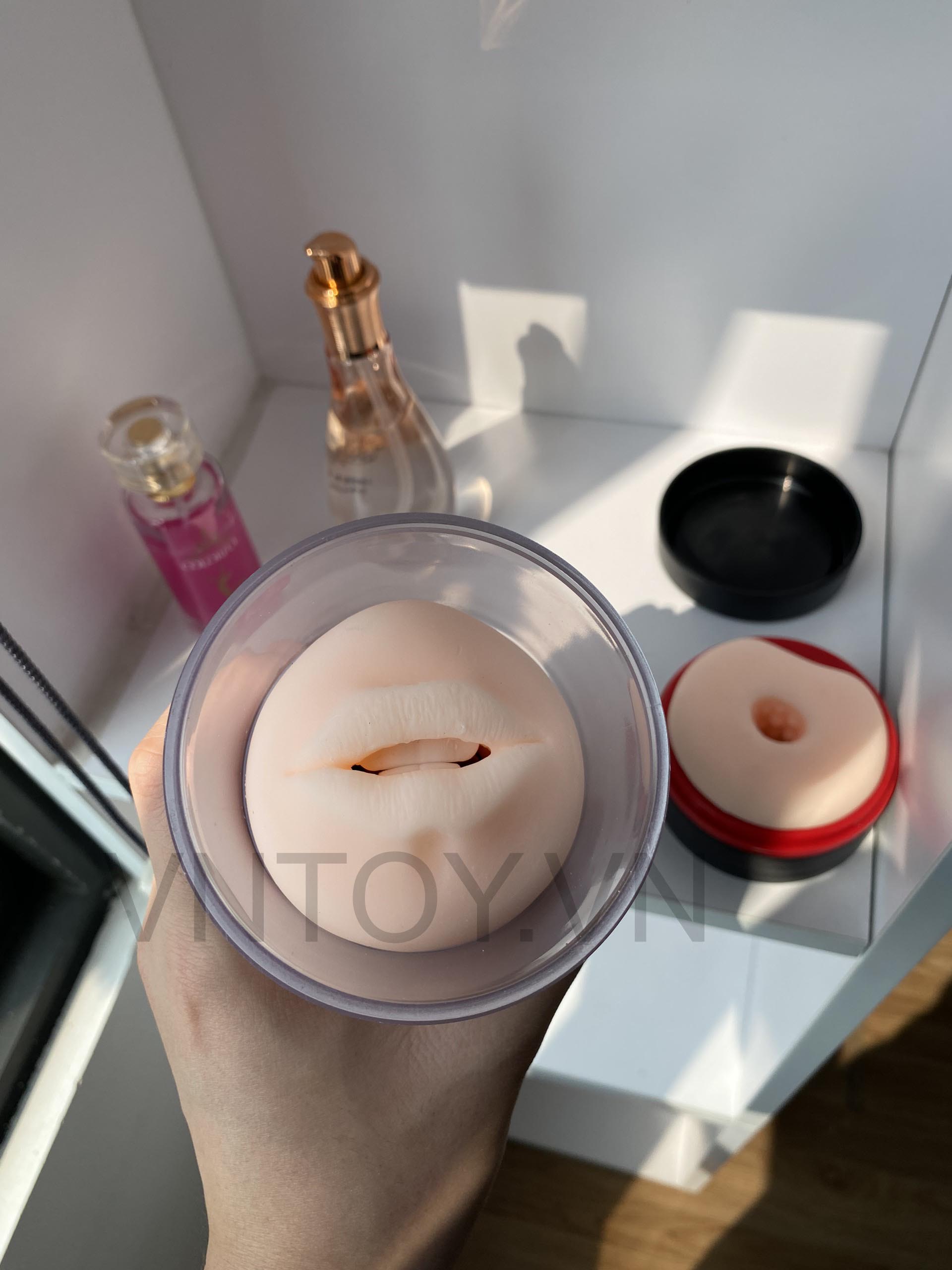 Cốc thủ dâm 2 ngăn lưỡi liếm rên la tỏa nhiệt tự động