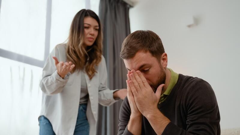 Cách nhận biết chồng ngoại tình: 12 dấu hiệu rõ ràng chị em nào cũng cần lưu ý