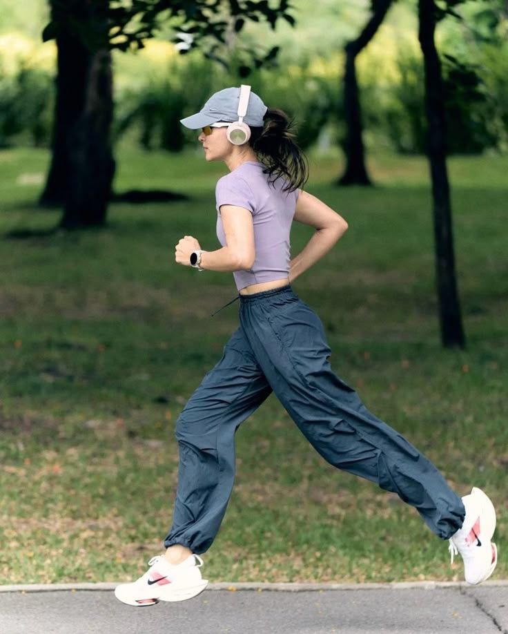 Chạy bộ nhiều có bị to chân hay không? Sự thật bạn cần biết