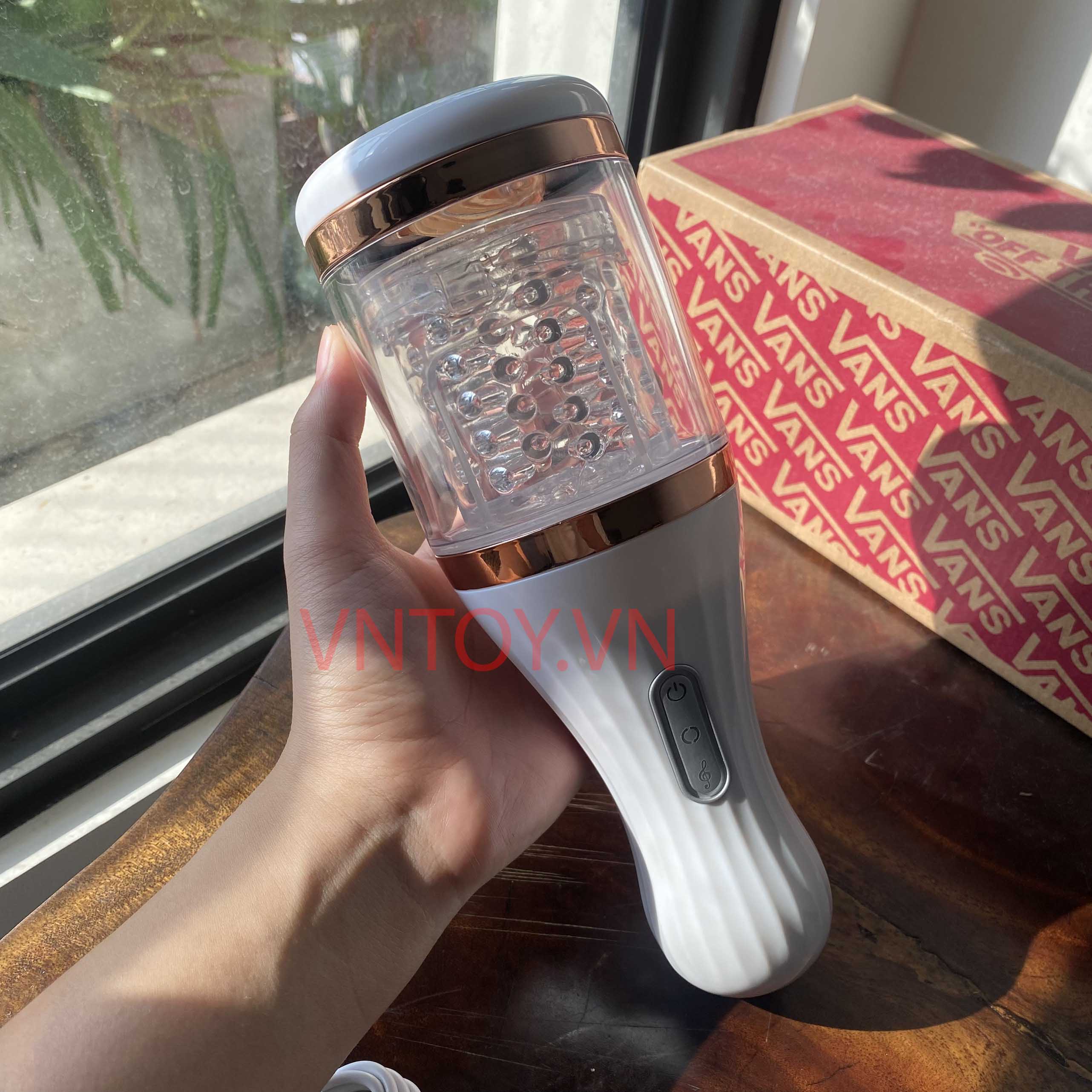 Cốc thủ dâm tự động Dibe xoay đảo chiều siết dương vật rên rỉ