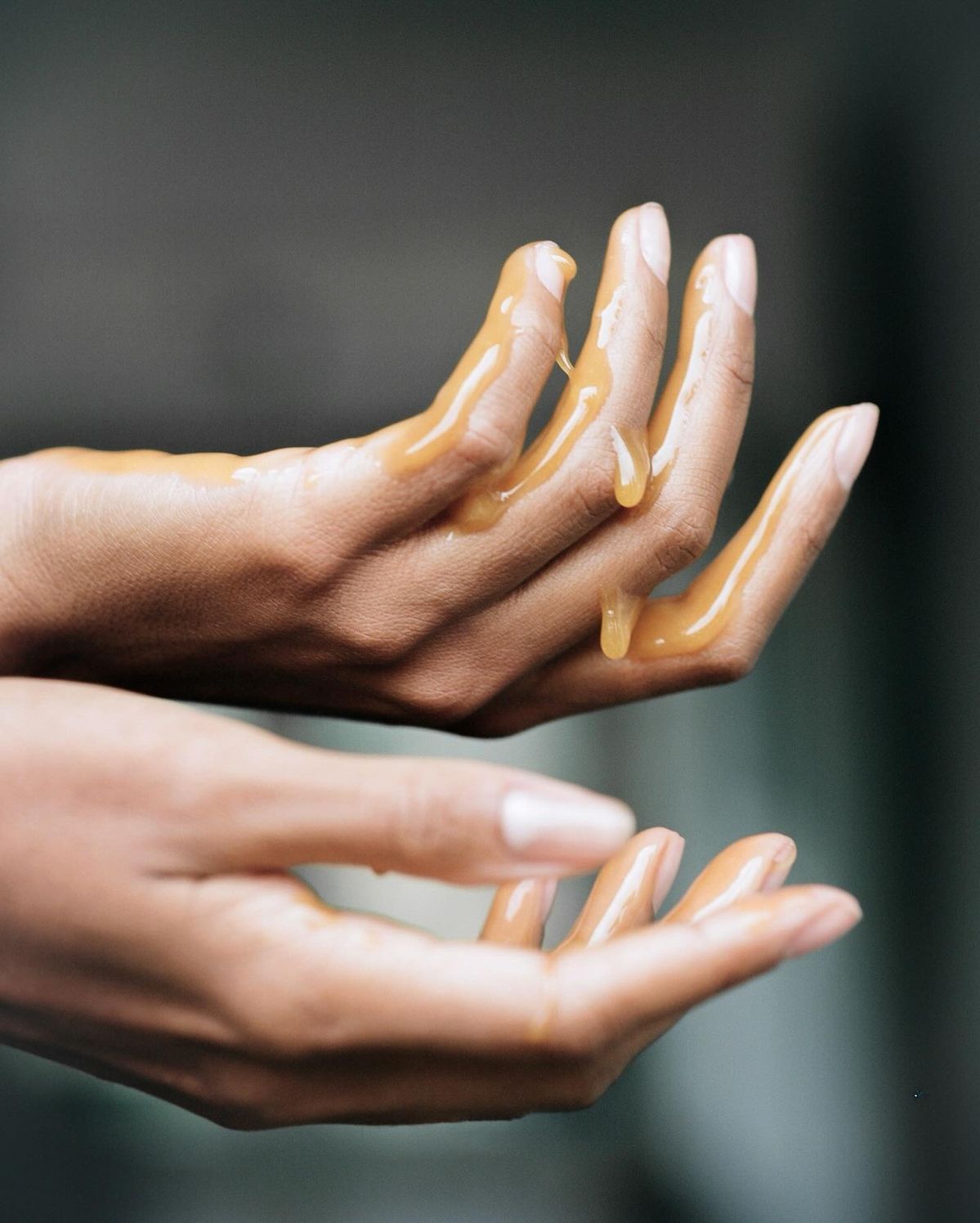 Dùng dầu ăn thay thế gel bôi trơn có ổn không? Có gây hại gì không? Giải đáp chi tiết để an tâm