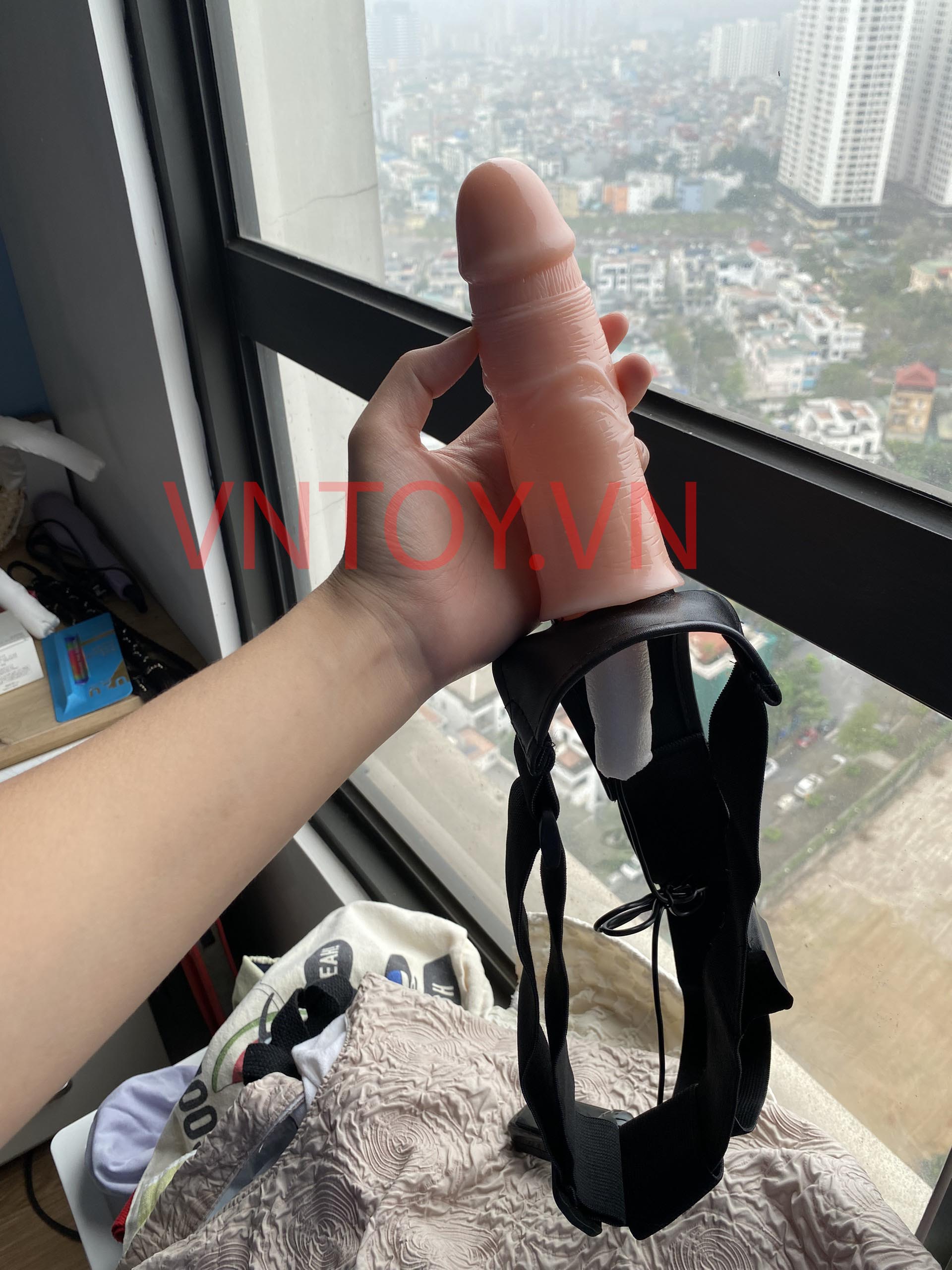 Dương vật giả dây đeo Baile có rung rỗng ruột