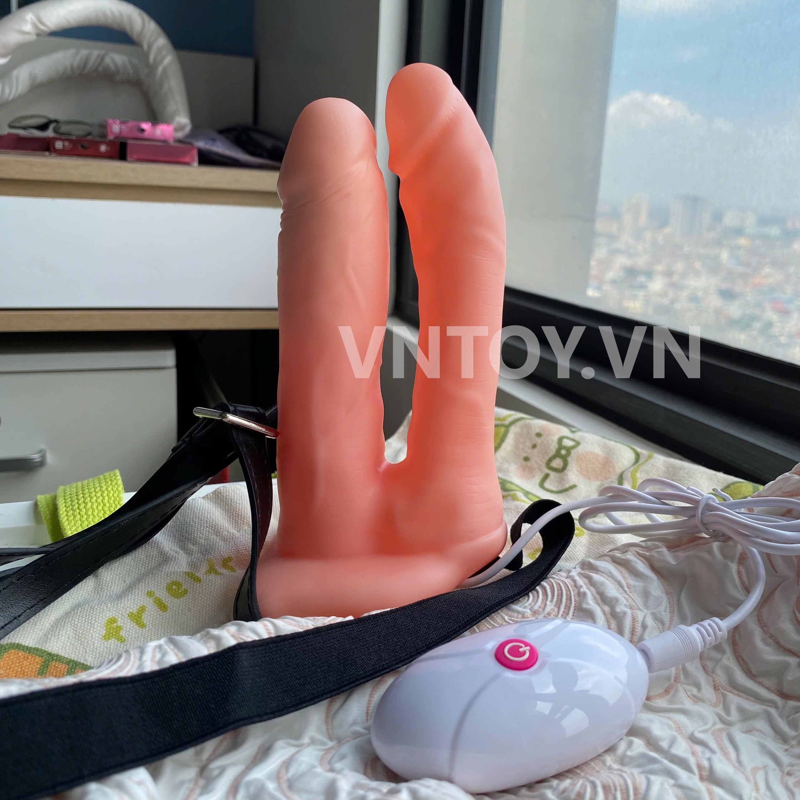 Dương vật giả đeo hông 2 đầu hollow rung 10 chế độ Lovetoy – đồ chơi tình dục cặp đôi
