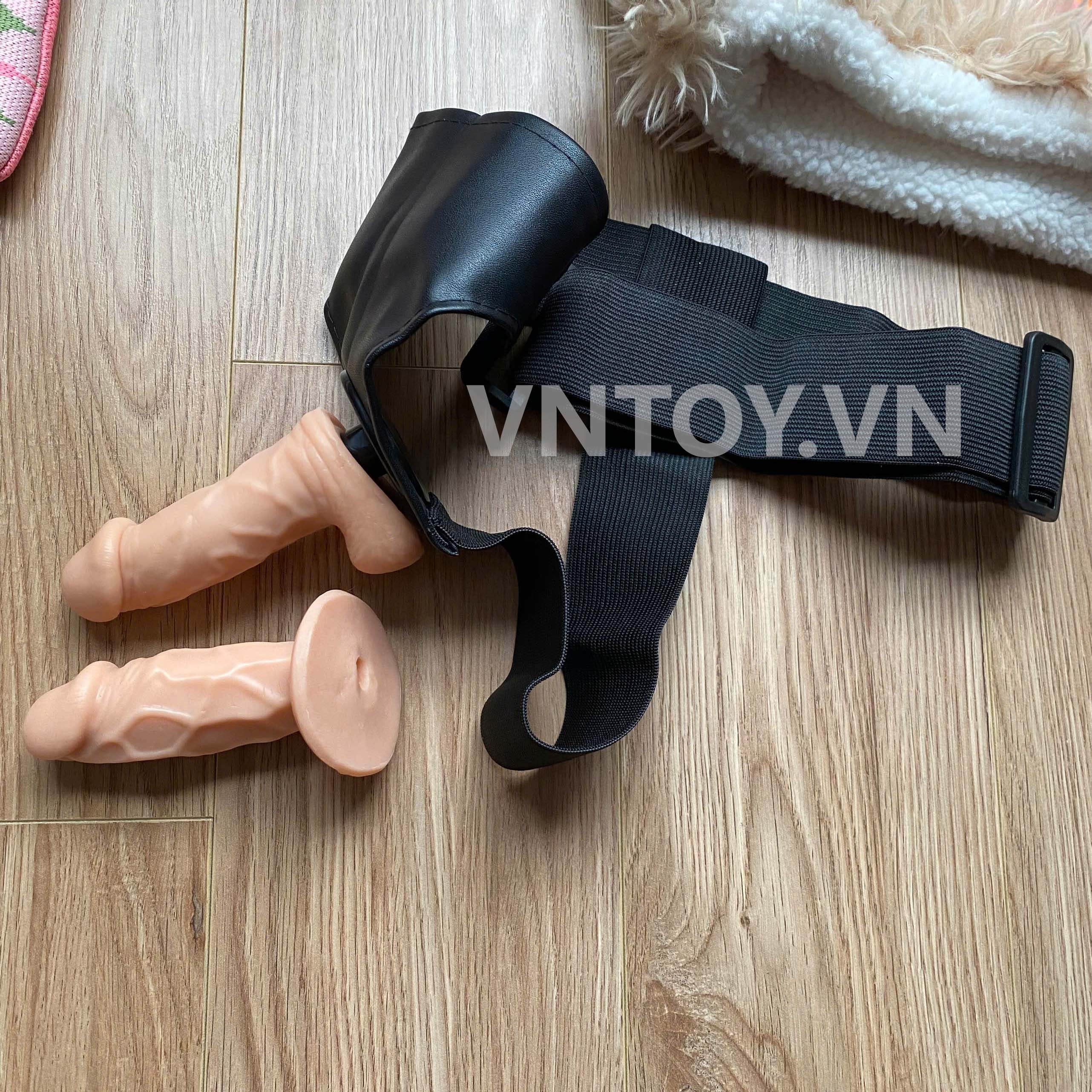 Dương vật giả đeo hông Jessica Strap-On kèm dây đai điều chỉnh