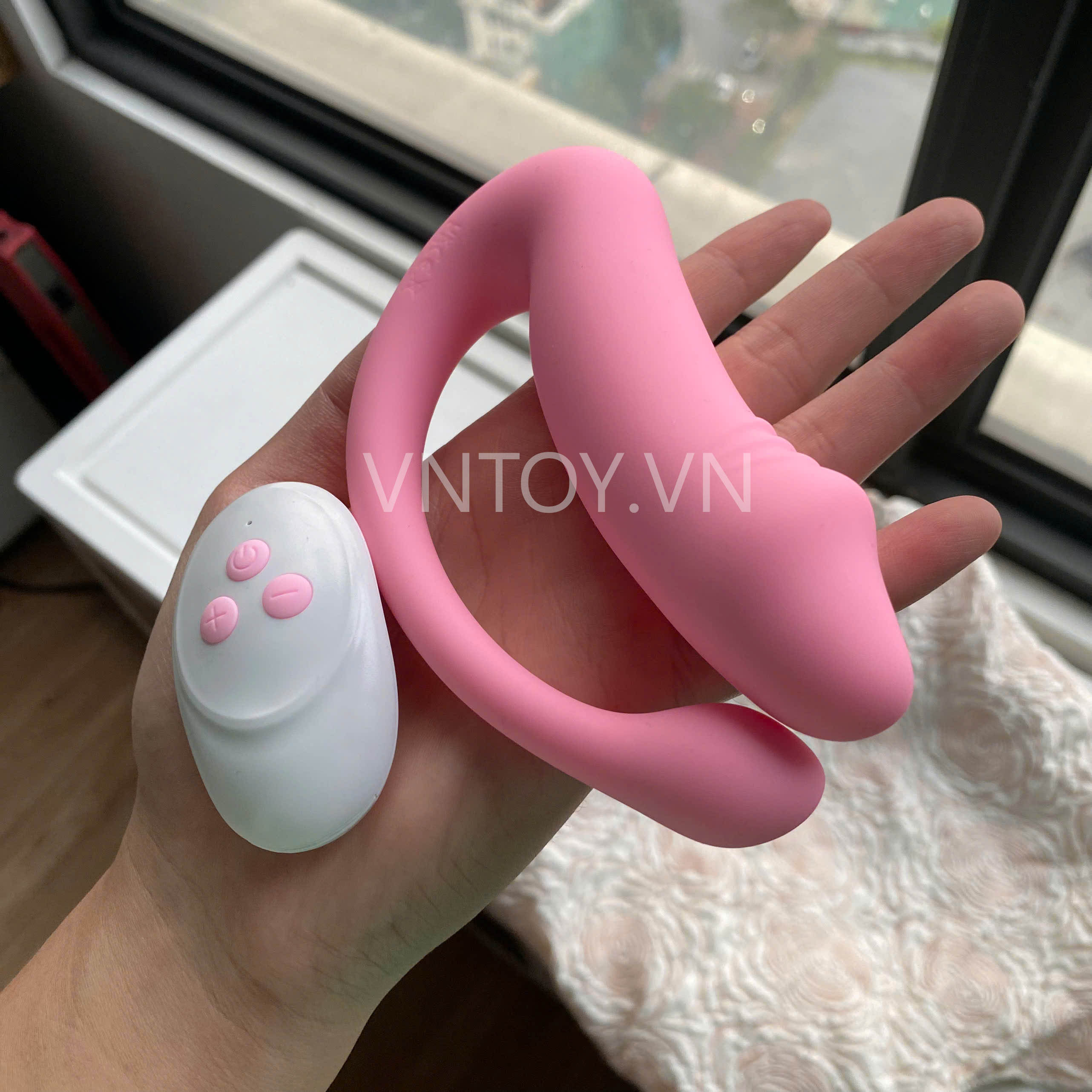 Dương vật giả điều khiển từ xa rung 2 nhánh thủ dâm nữ