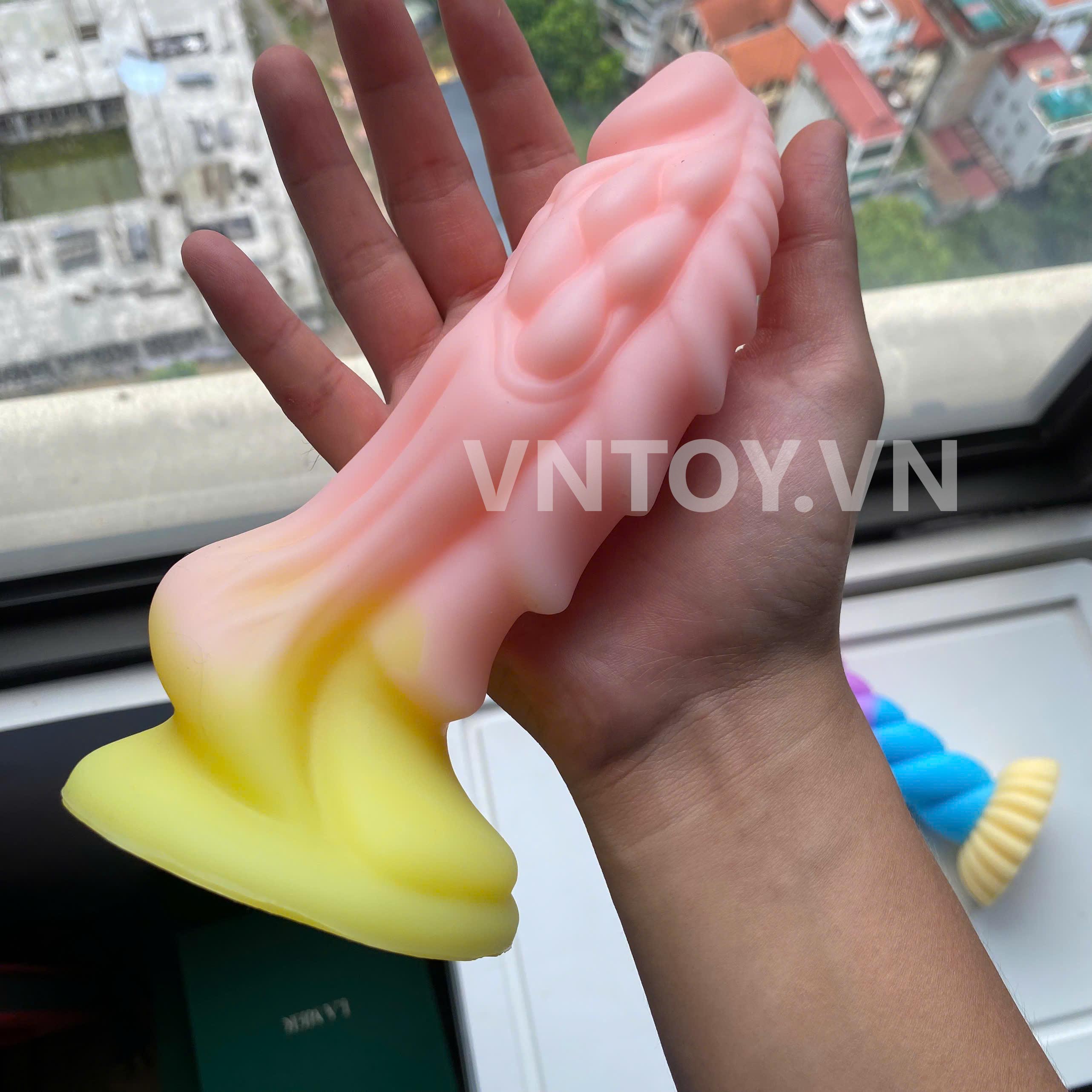 Dương vật giả fantasy silicon mềm mịn hình dáng sừng kỳ lân hoa bầu màu sắc sặc sỡ