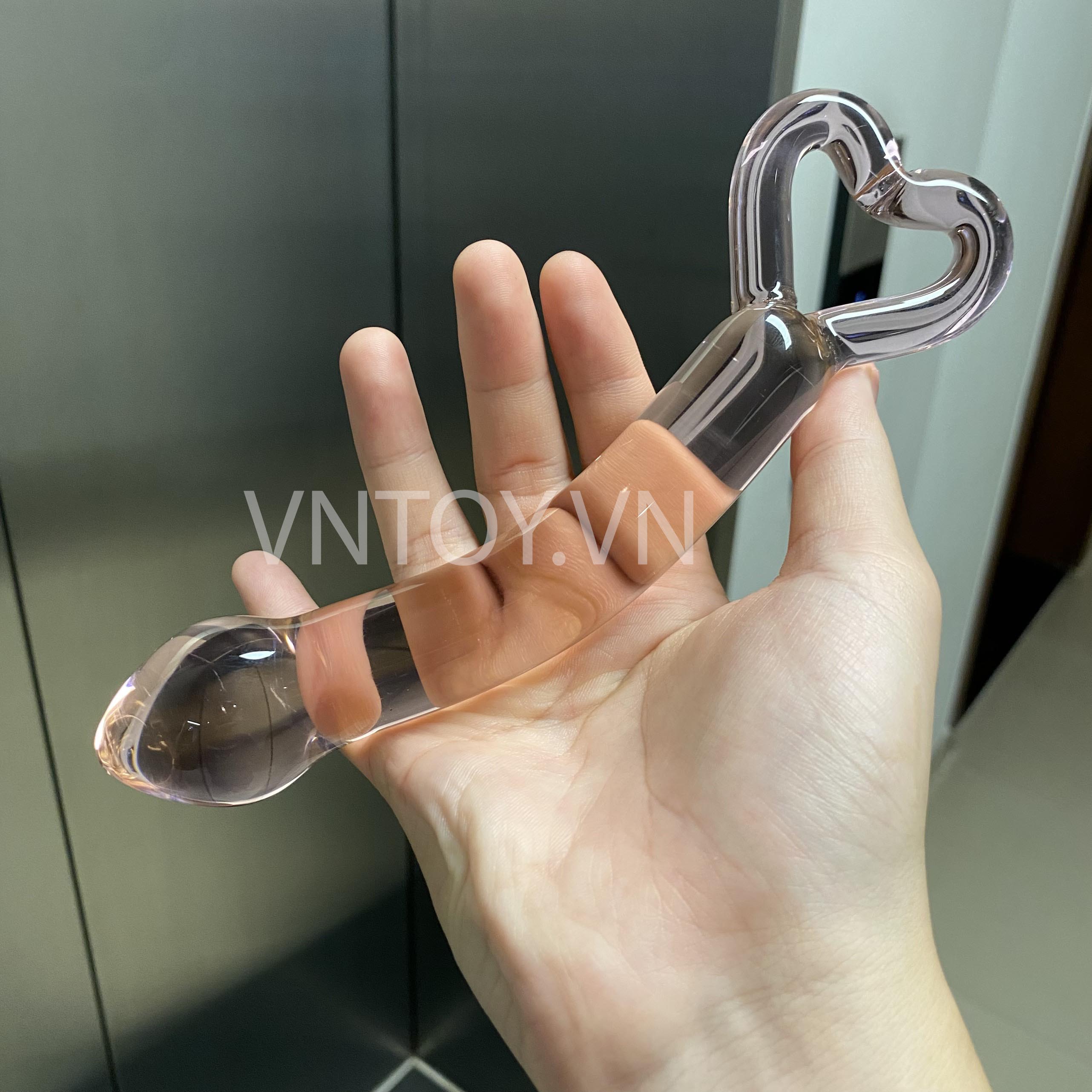 Dương vật giả pha lê cao cấp gắn hậu môn tay cầm trái tim