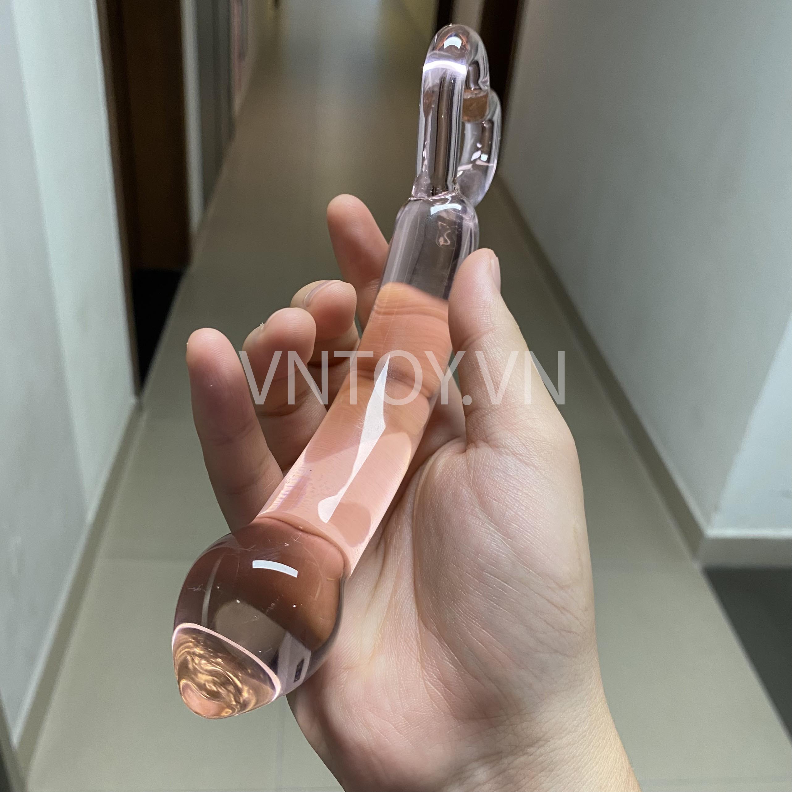 Dương vật giả pha lê cao cấp gắn hậu môn tay cầm trái tim