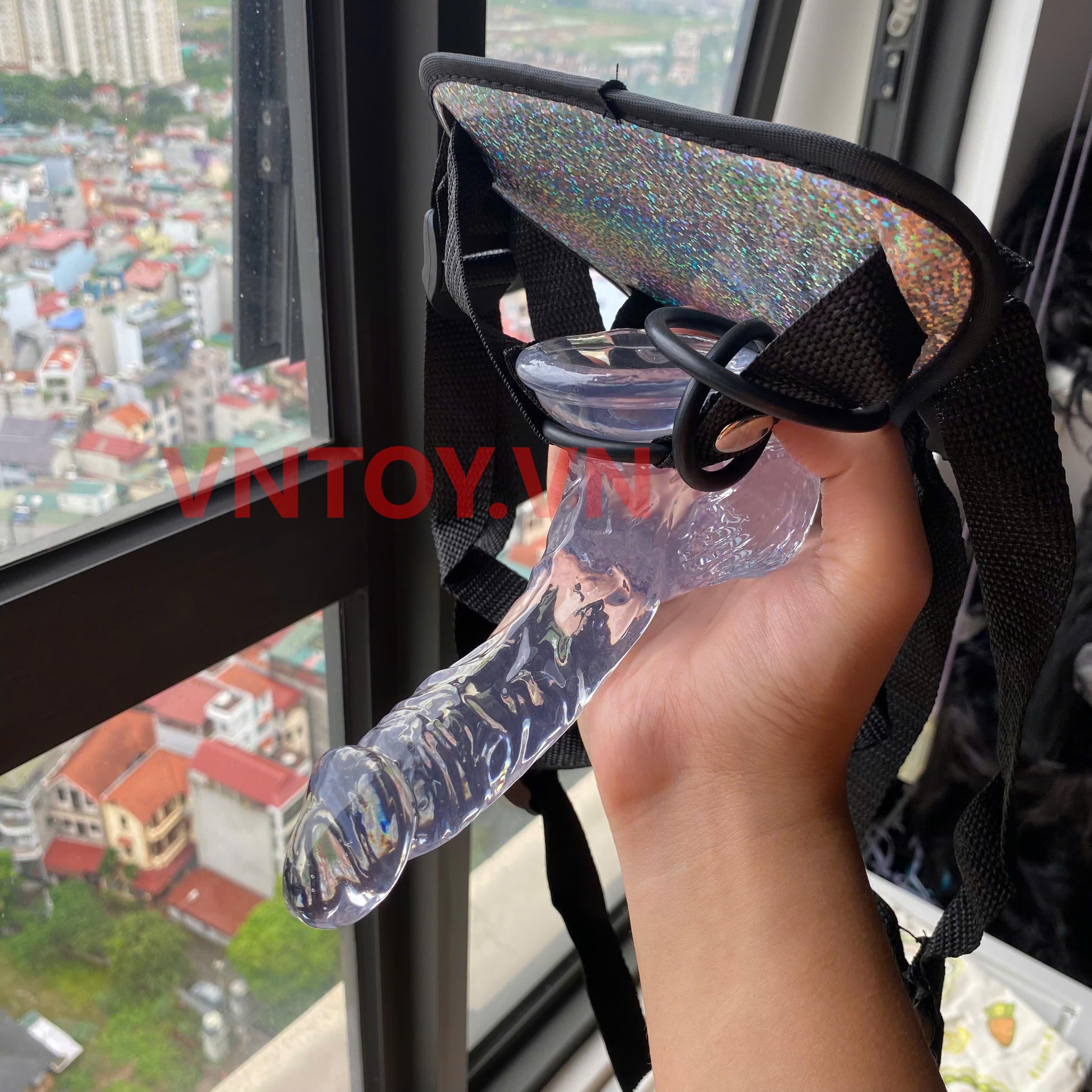 Dương vật giả silicon trong suốt có dây đeo kim tuyến dễ tháo lắp