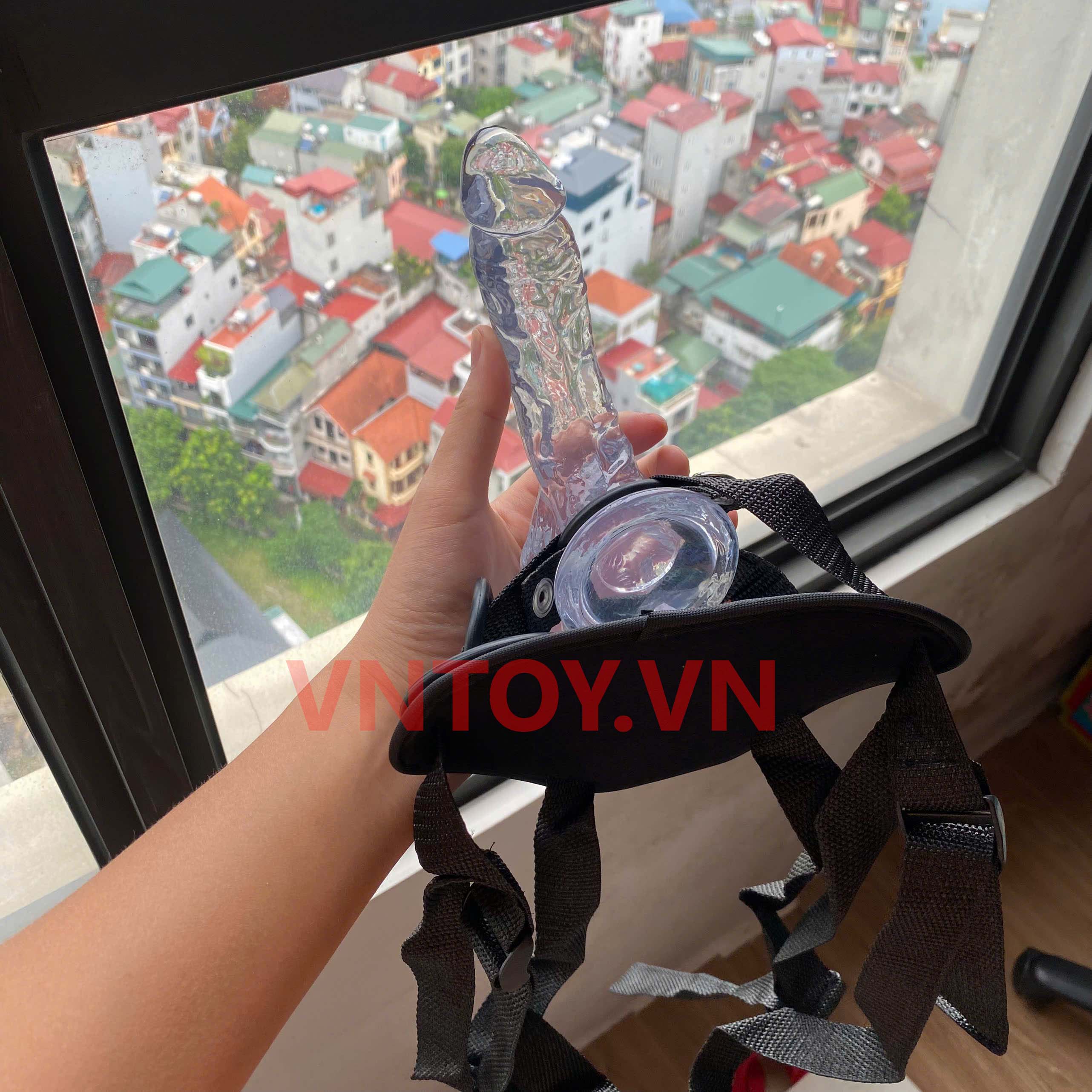 Dương vật giả silicon trong suốt có dây đeo kim tuyến dễ tháo lắp