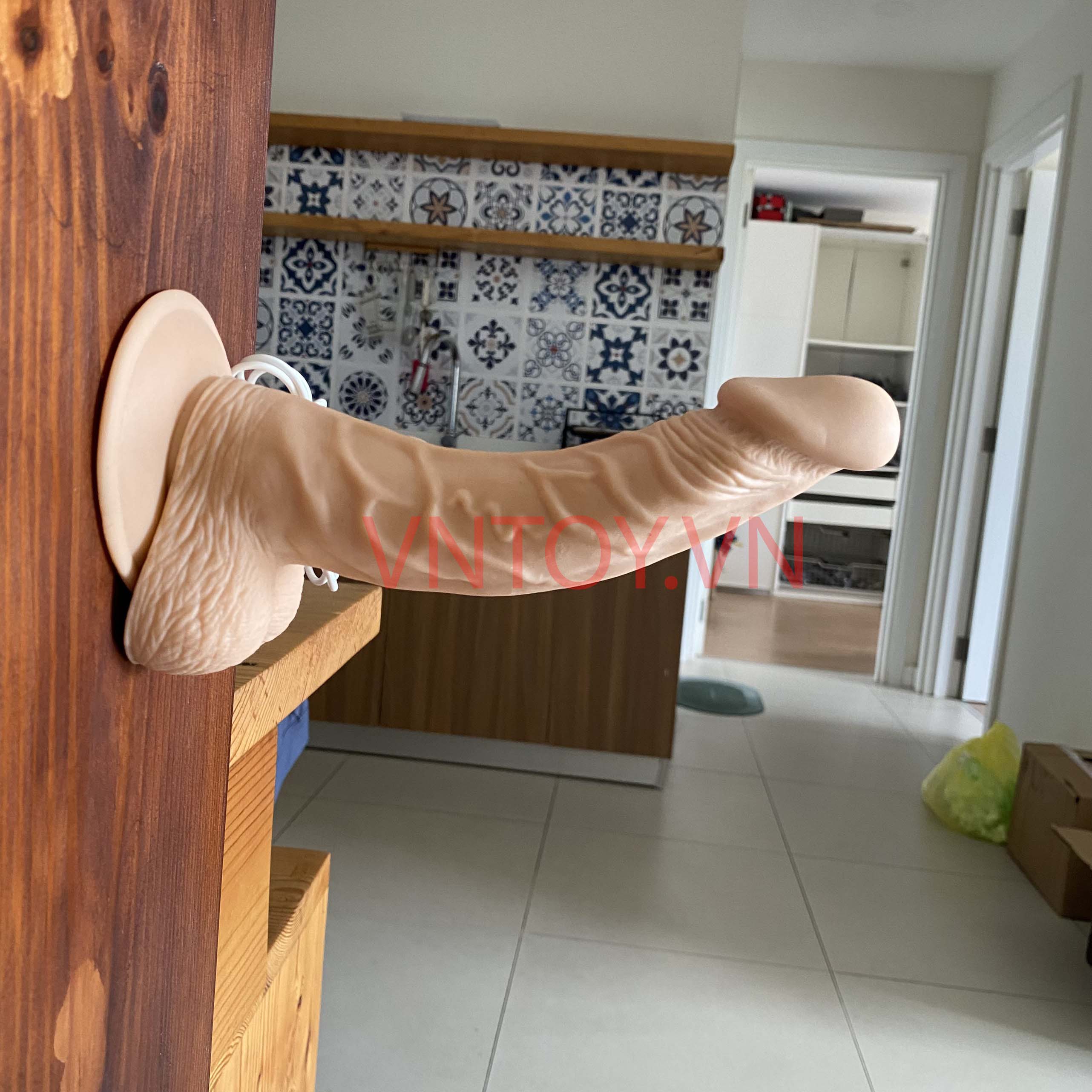 Dương vật giả to dài cong gắn tường hình rắn hổ mang