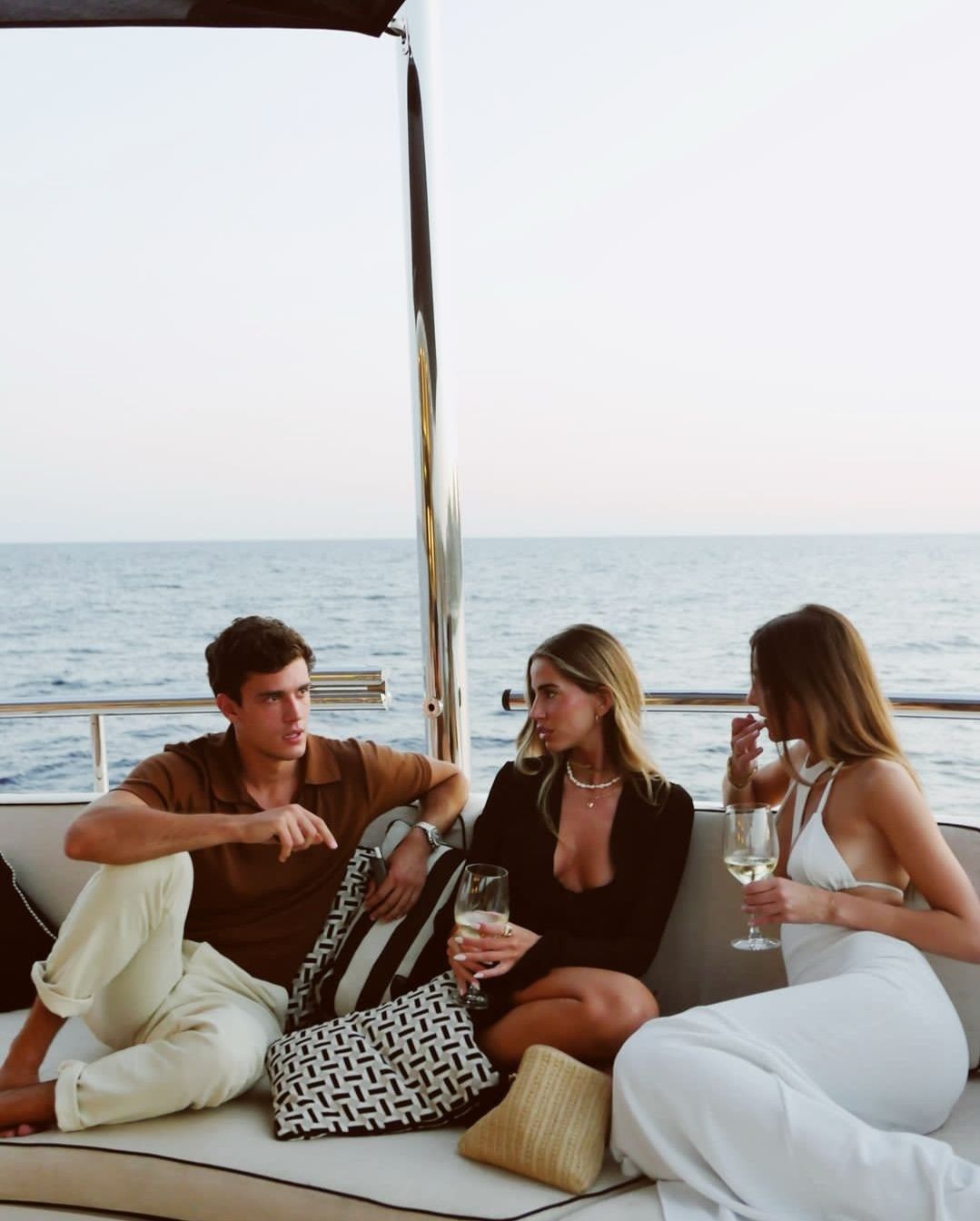 Giới Tính Là Gì? Hiểu Đúng Để Yêu Thương Đúng