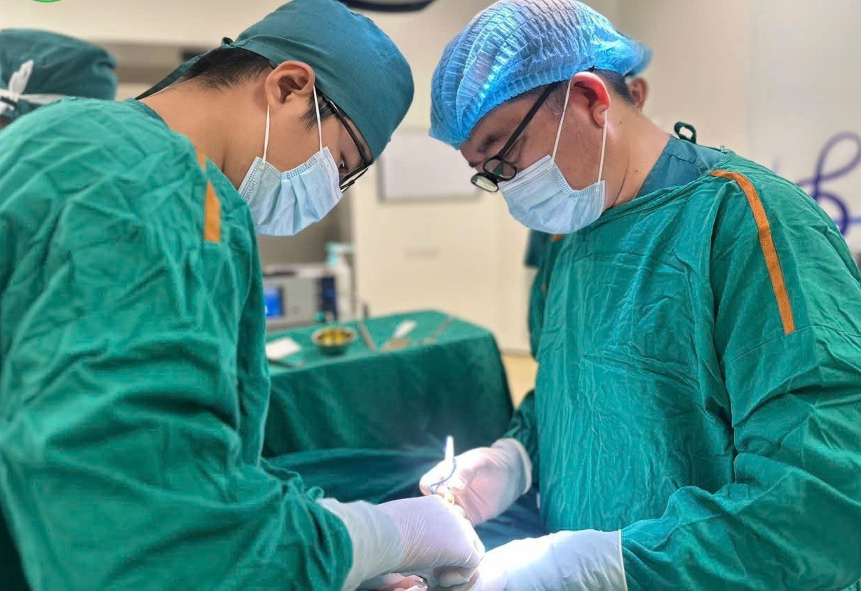 Đặt Tinh Hoàn Nhân Tạo Là Gì? Quy Trình, Hiệu Quả Và Mức Độ An Toàn Hiện Nay