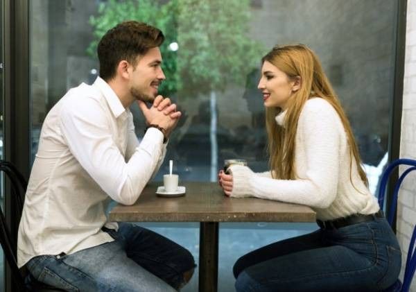Lần đầu gặp bạn gái nên nói câu gì ấn tượng nhất? Bí quyết ghi điểm ngay từ ánh nhìn đầu tiên