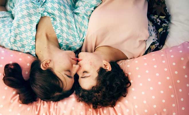 Quan hệ đồng giới nữ không đau – Bí quyết thoải mái bạn cần biết