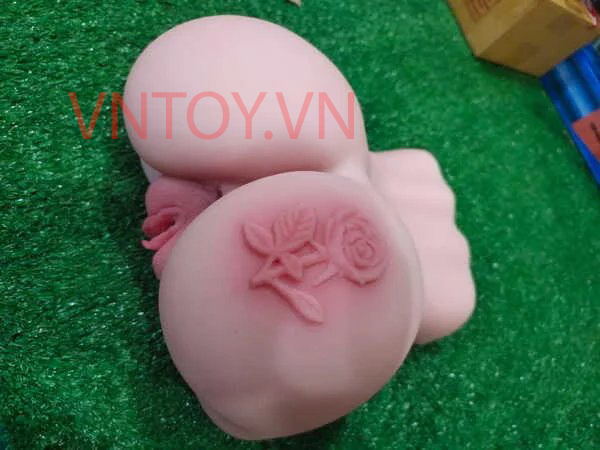 Mông giả hoa hồng to căng mọng phát âm thanh rên rỉ