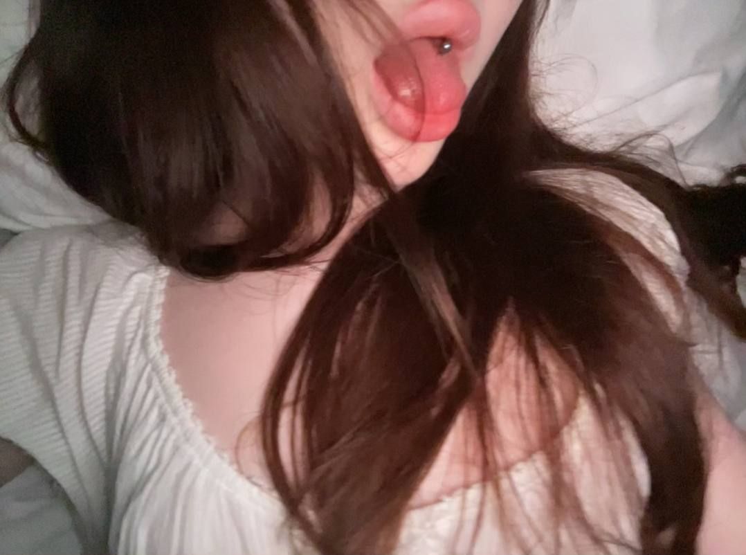 Ngủ Chung Có Dễ Bị Lây Sùi Mào Gà? 5 Sự Thật Bạn Cần Biết