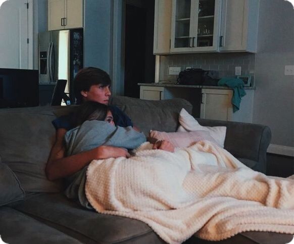 Ngủ Chung Có Dễ Bị Lây Sùi Mào Gà? 5 Sự Thật Bạn Cần Biết