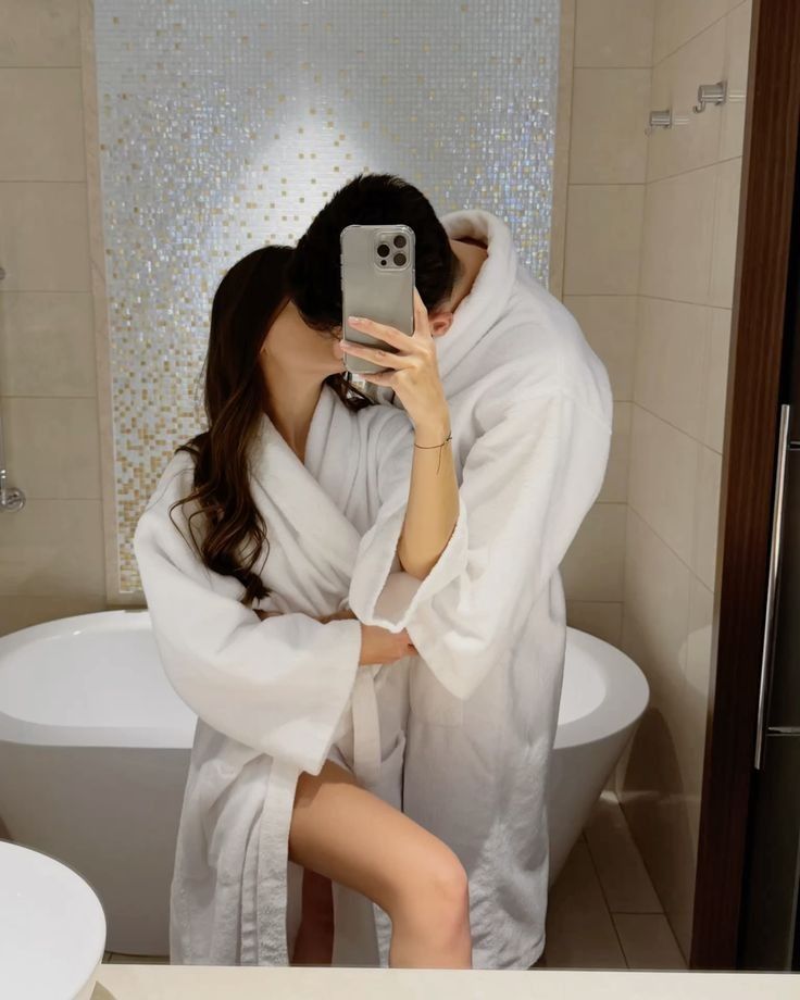 Quan Hệ Nhiều Có Bị Vô Sinh Không? Sự Thật Bạn Cần Biết