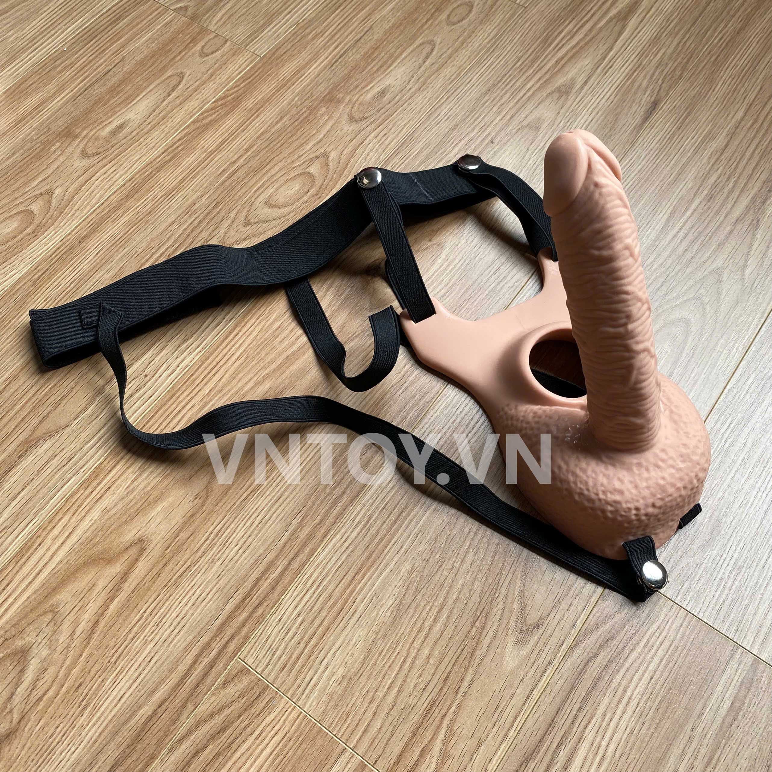 Quần silicon gắn 2 dương vật giả đeo hông rung 10 chế độ