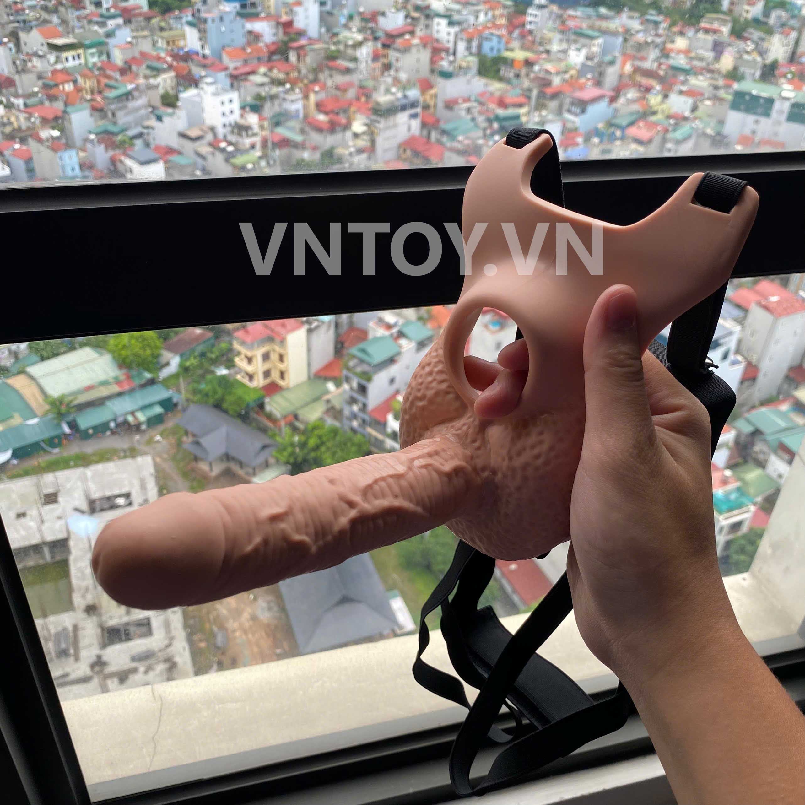 Quần silicon gắn 2 dương vật giả đeo hông rung 10 chế độ